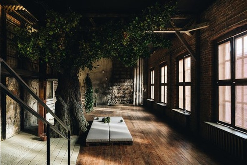 Индустриальные объекты, заводы, ангары, парковки и стройки - отличный выбор места для профессиональной фото и видеосъемке.