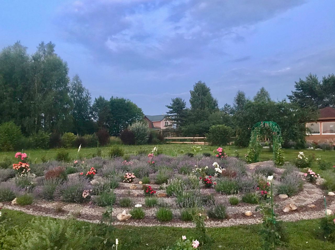 Лабиринт на экоферме в Подмосковье. Эко отдых в Подмосковье в эко-отеле Марии Гиппенрейтер