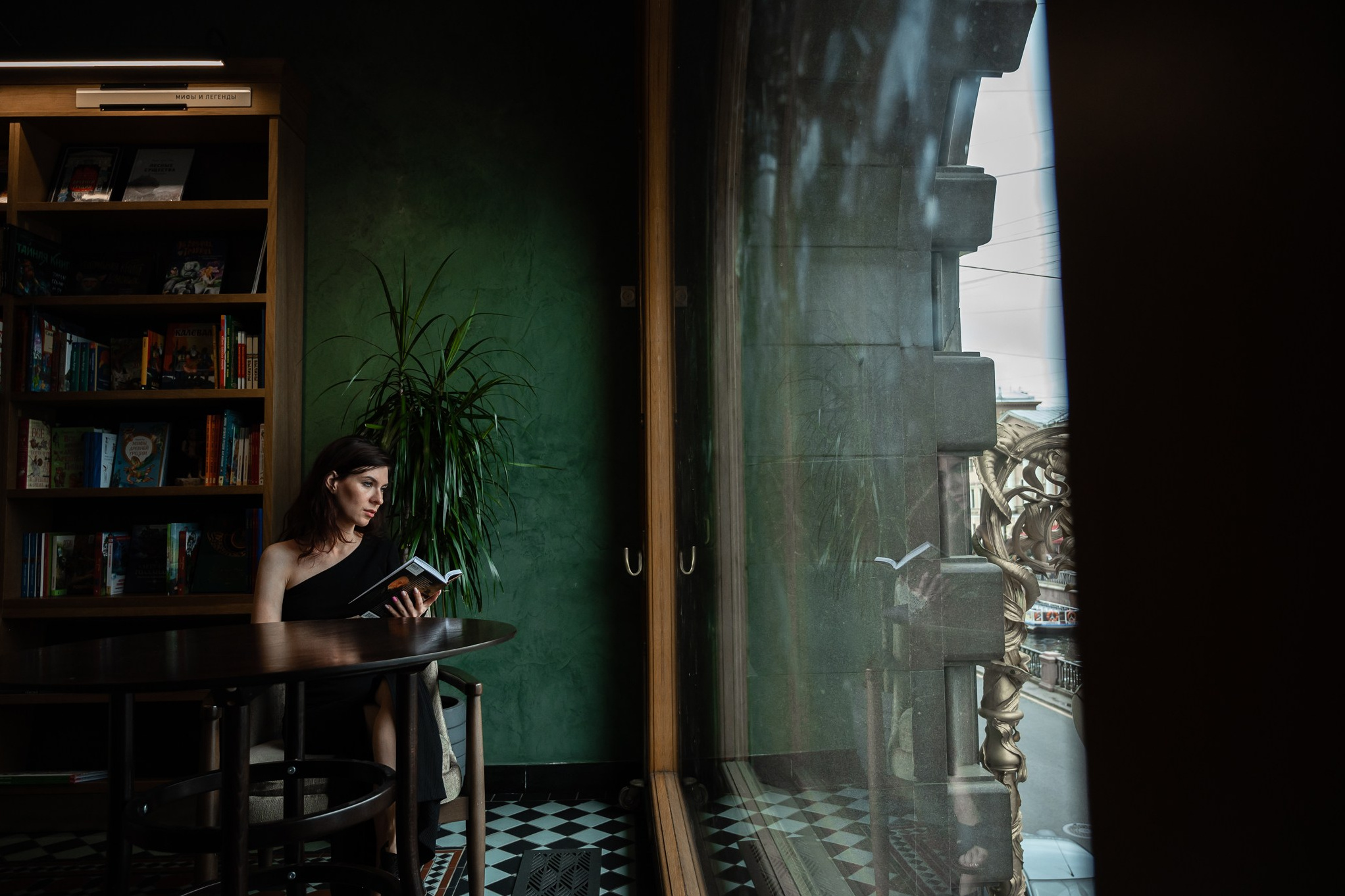 Индивидуальная фотосессия в доме книг