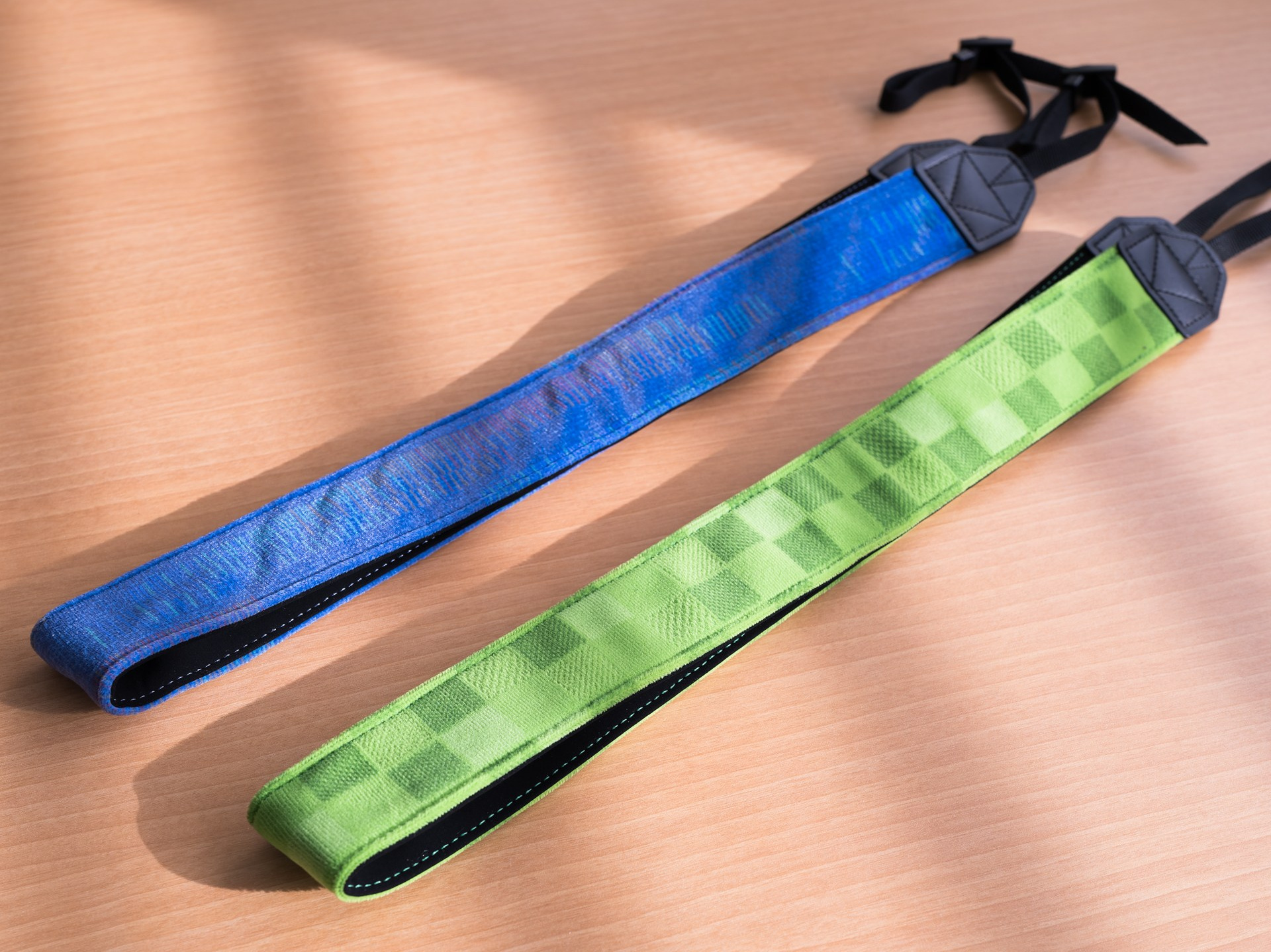 Ремень для фотокамеры из ткани сиденья UN, JR Yamanote Line/Keihin Toh. Фотограф — видеограф в Москве Дмитрий Менделеев