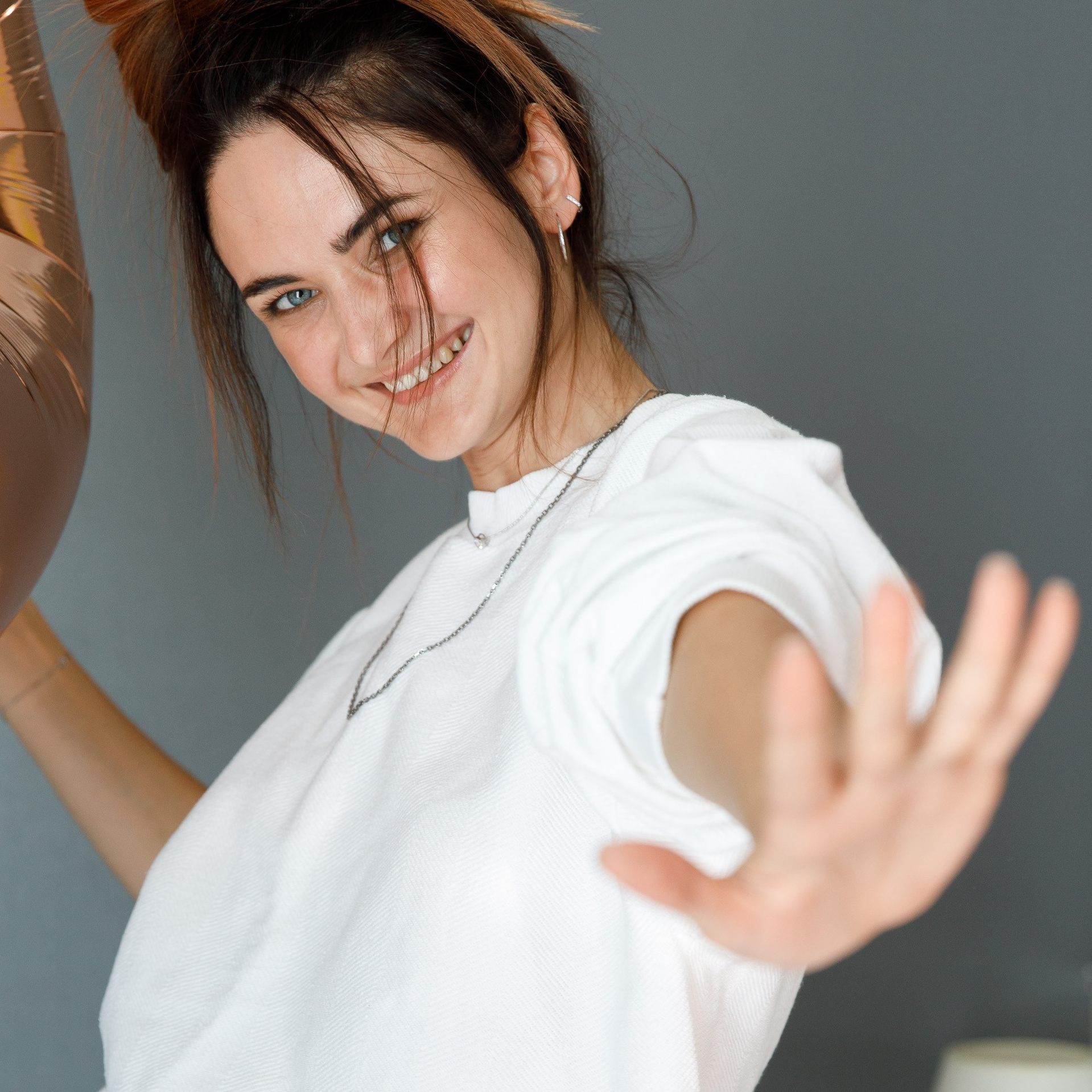 Довольная клиентка после фотосессии — отзыв на главной странице