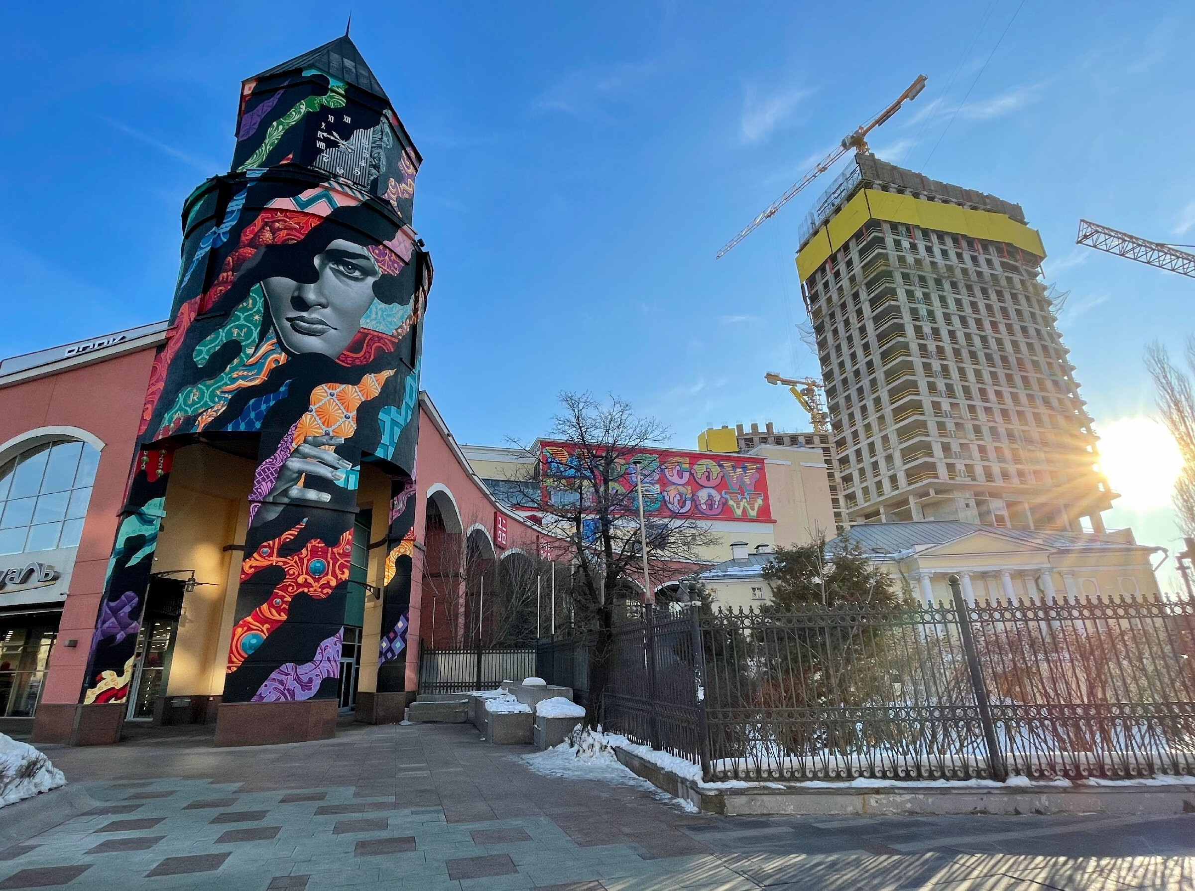 Обновленный Атриум: более 15 арт-объектов на стенах московского ТЦ. Проект «Фотокладовка»: блог уличной фотографии в формате street photo