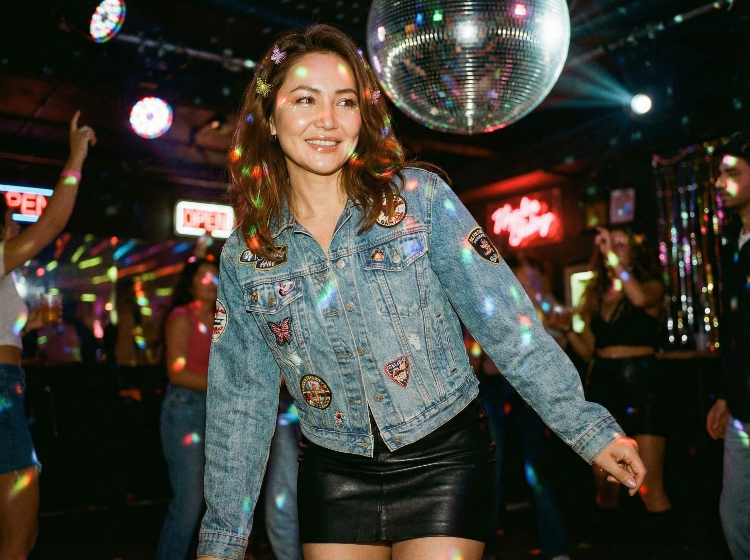 Пример портрета в стиле Y2K / 90s Retro, сгенерированного нейросетью Foto-AI