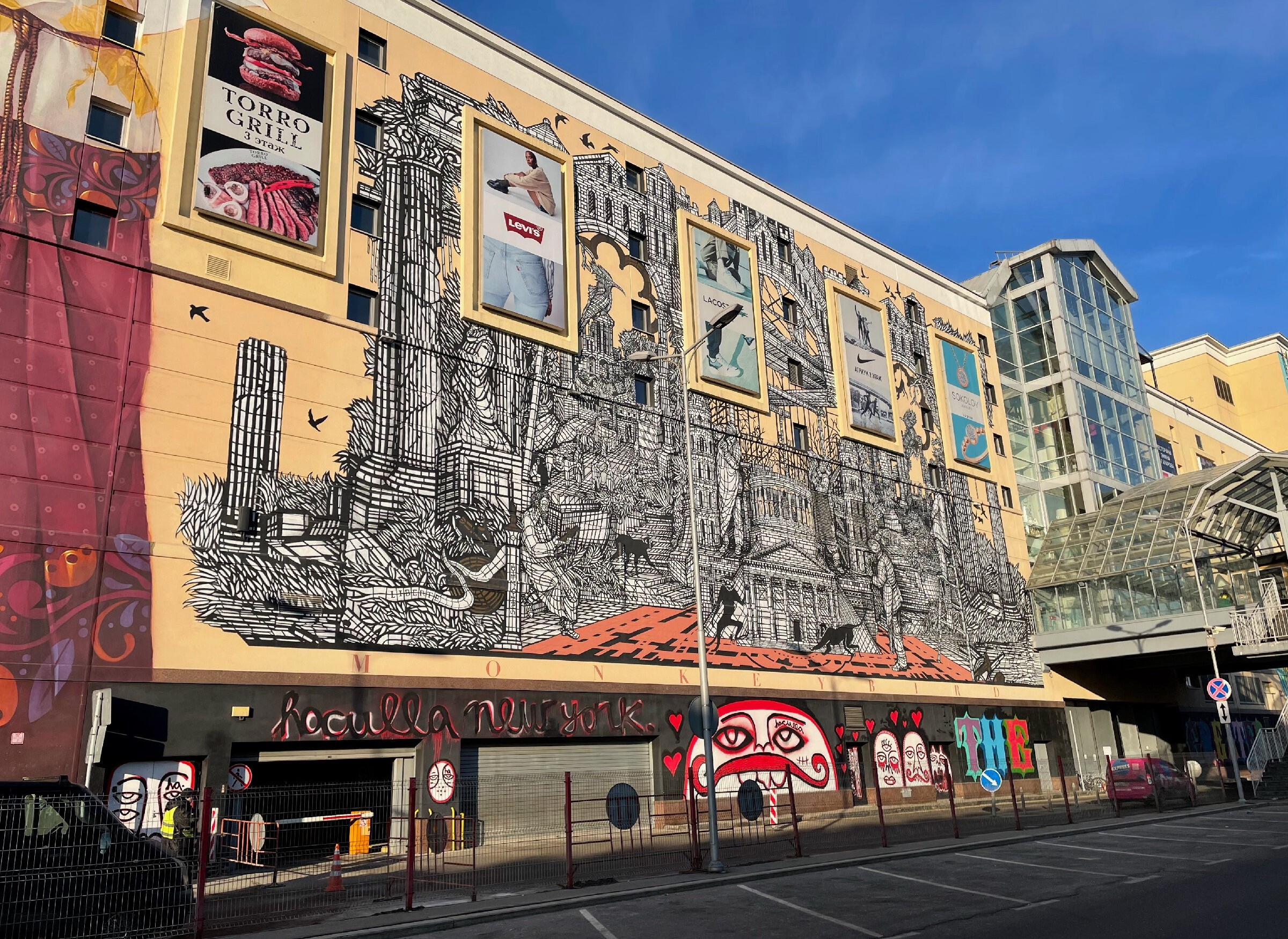 Обновленный Атриум: более 15 арт-объектов на стенах московского ТЦ. Проект «Фотокладовка»: блог уличной фотографии в формате street photo