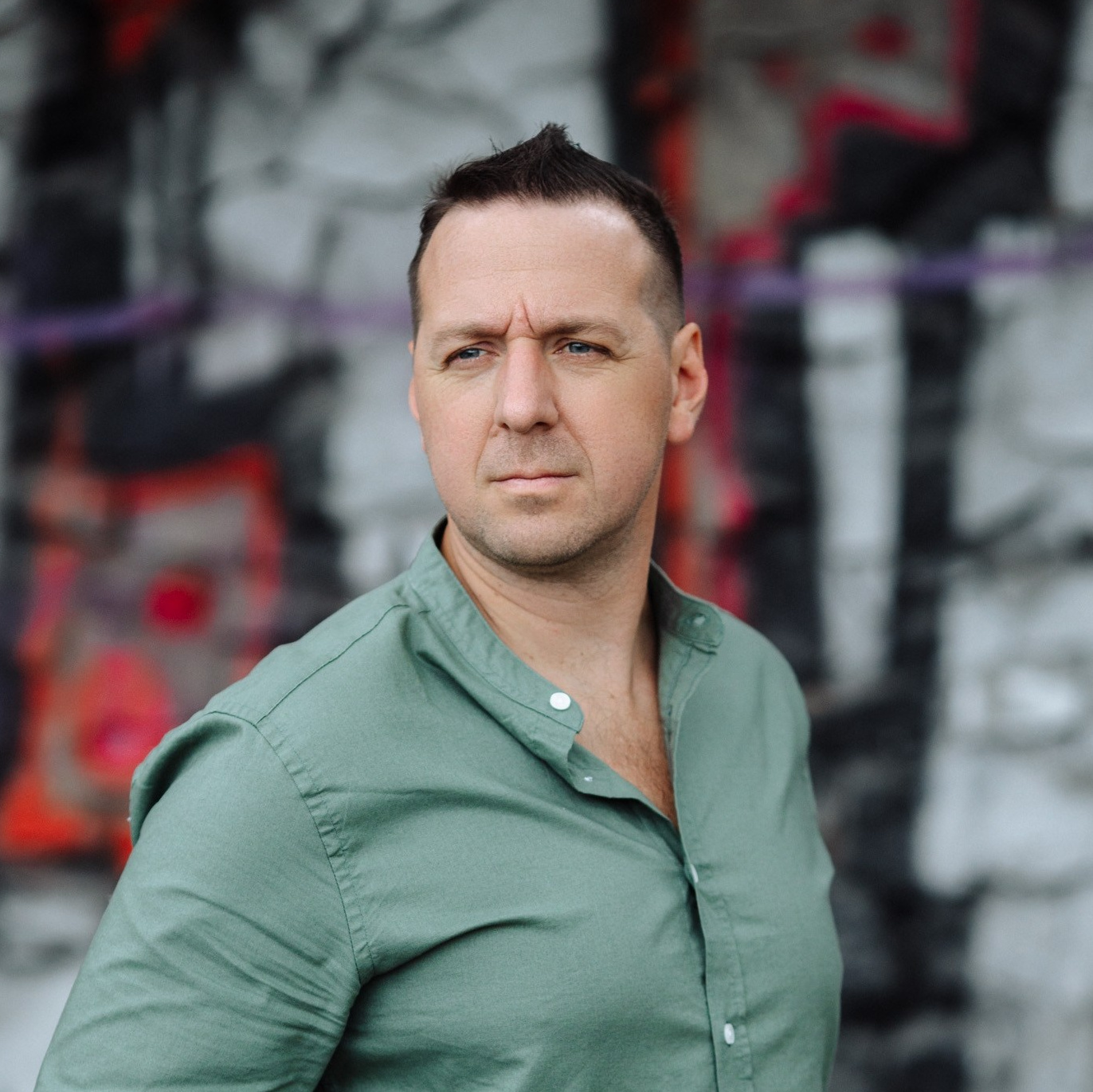 Контакты. Свадебный фотограф в Екатеринбурге Илья Корсаков