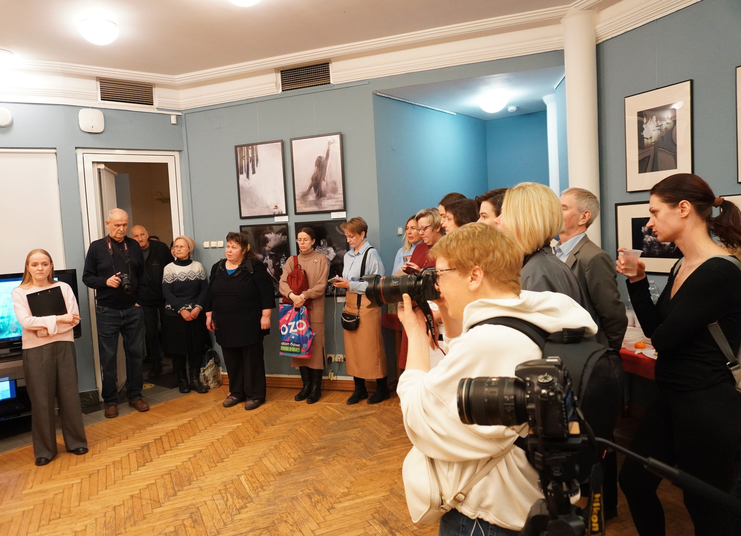 Выставка Женские Метаморфозы в Библиотека-читальня им. И. С. Тургенева. Дударева Наталия фотограф Москва