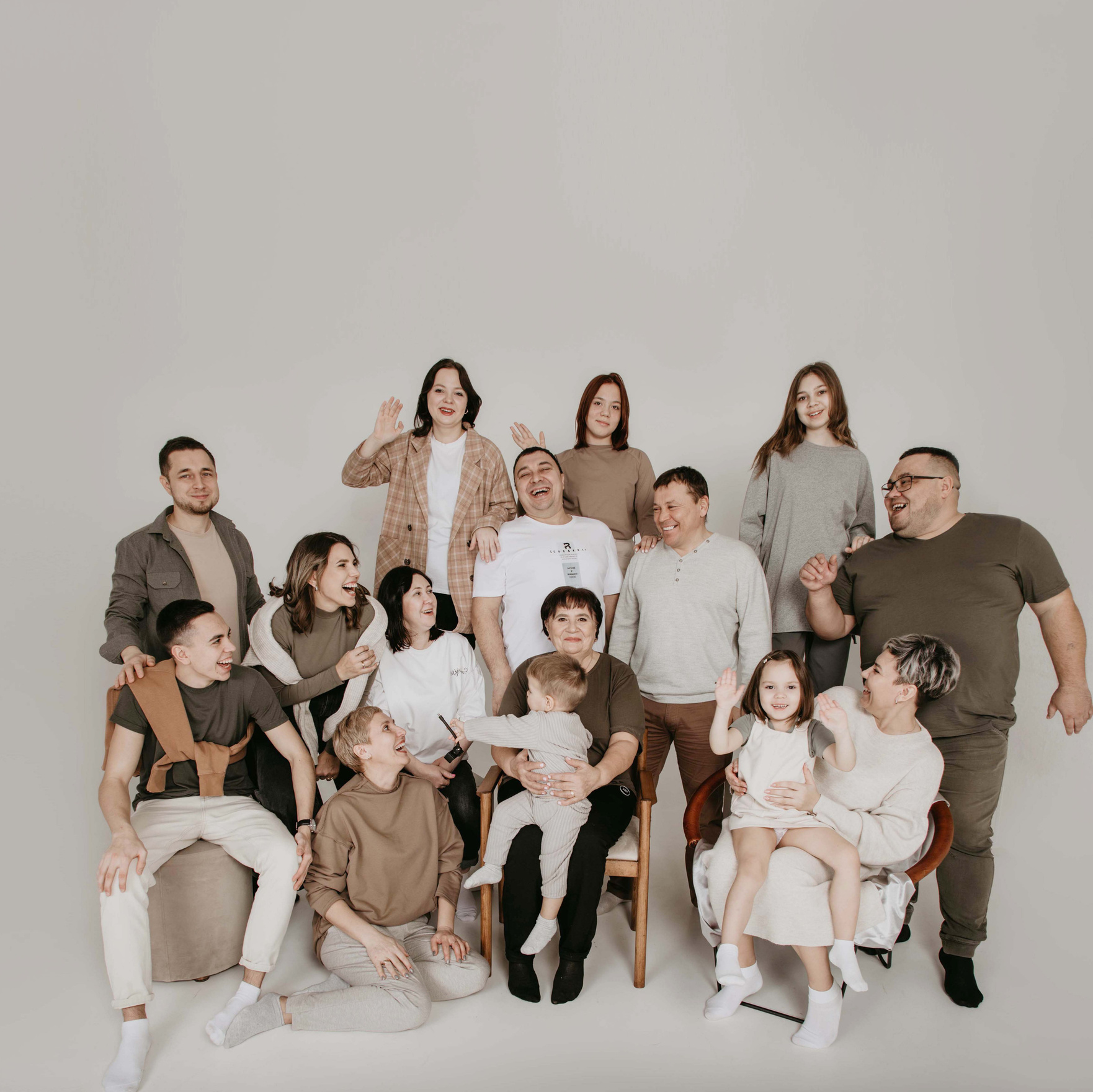 Семейная съемка старый прайс, действует до 7 октября. Фотограф Авилова Дарья ● Тюмень● Съемка больших семей ●Архив поколений