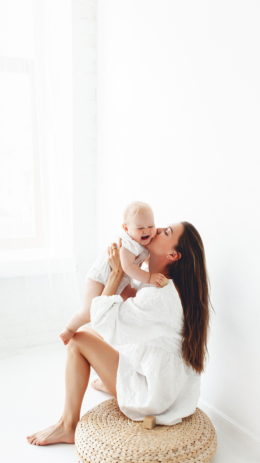 Фотосессия Мамы и малышки в Маленькой белой студии в Самаре. Детский фотограф в Самаре
