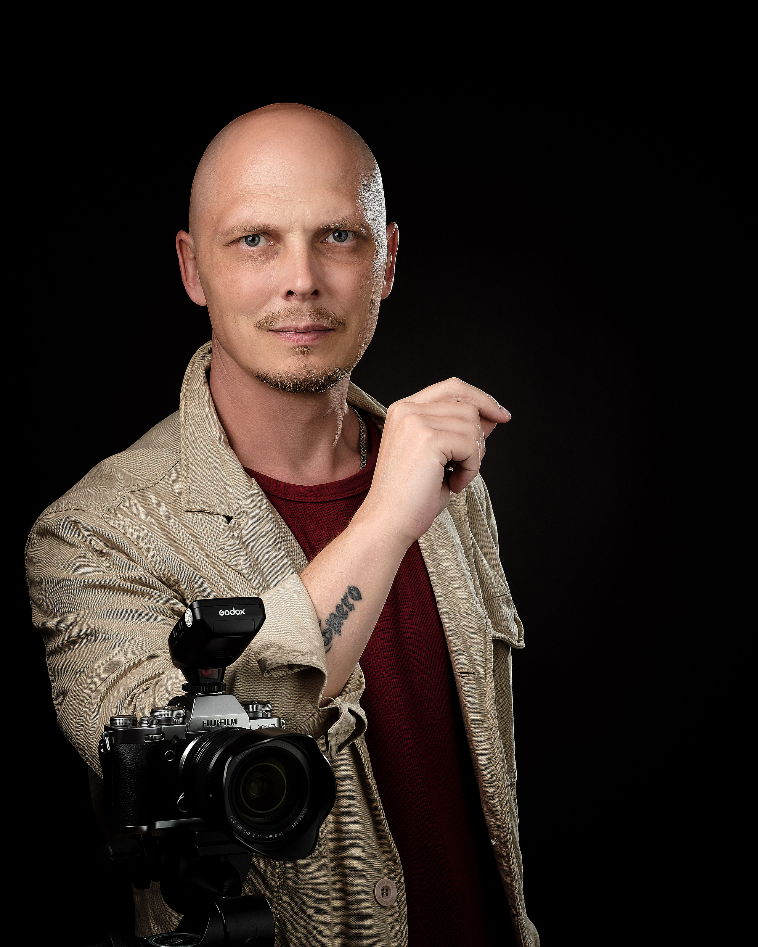 Дмитрий Лукьянов, предметный фотограф в Алматы