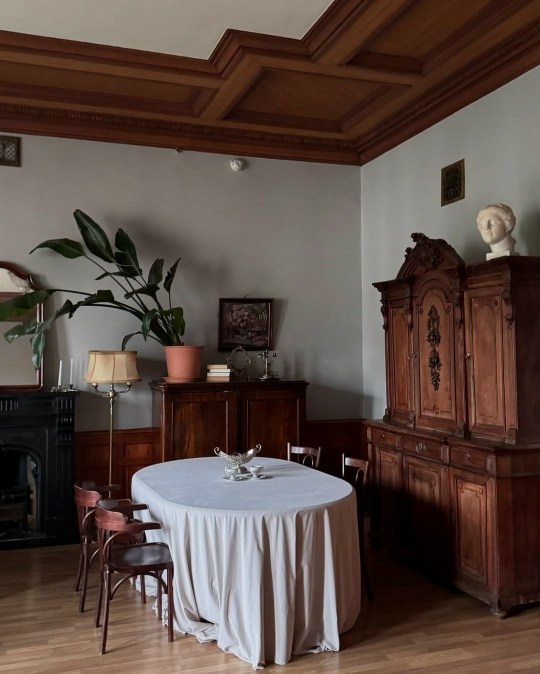 Фотозалы в атмосфере старого фонда. Портретный и семейный фотограф в Санкт-Петербурге Чугунова Анастасия