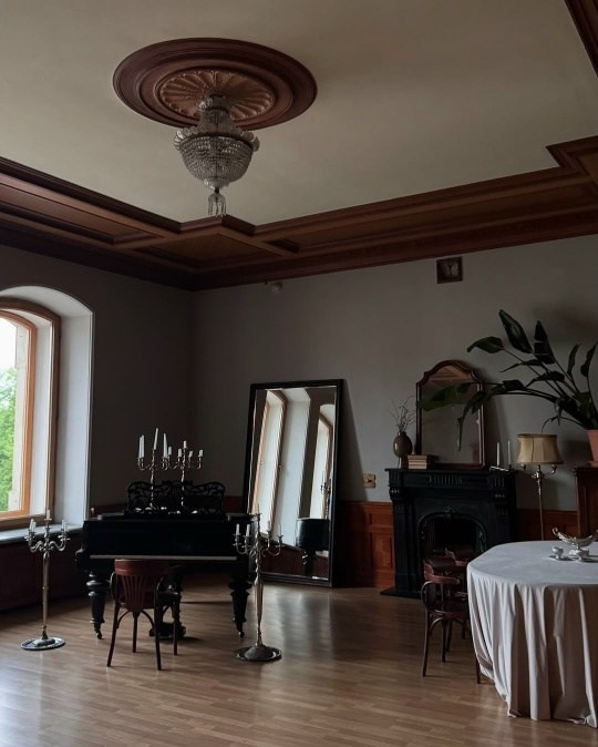 Фотозалы в атмосфере старого фонда. Портретный и семейный фотограф в Санкт-Петербурге Чугунова Анастасия