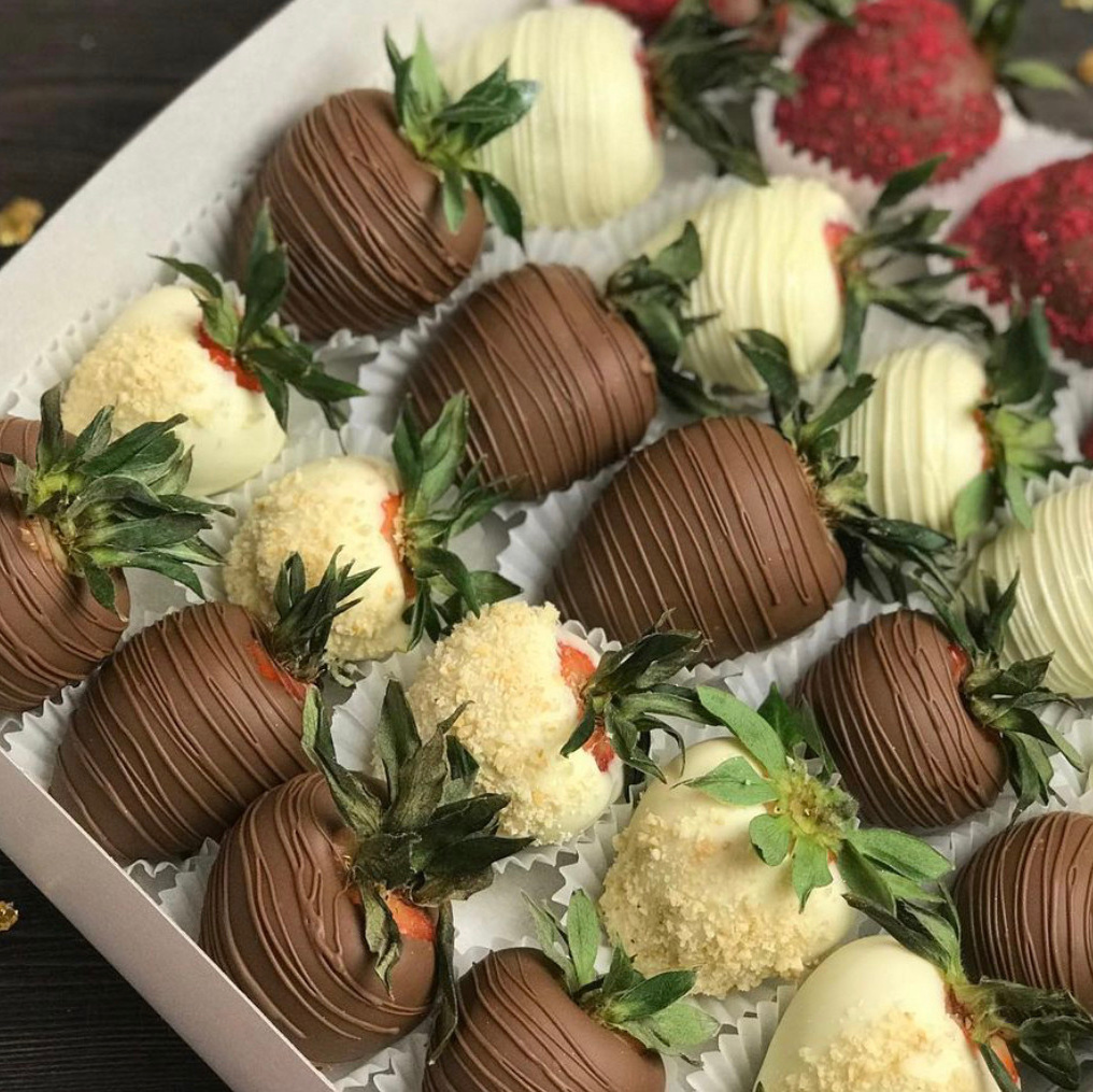 Наборы из клубники в шоколаде Сургут. Клубника в шоколаде в Сургуте