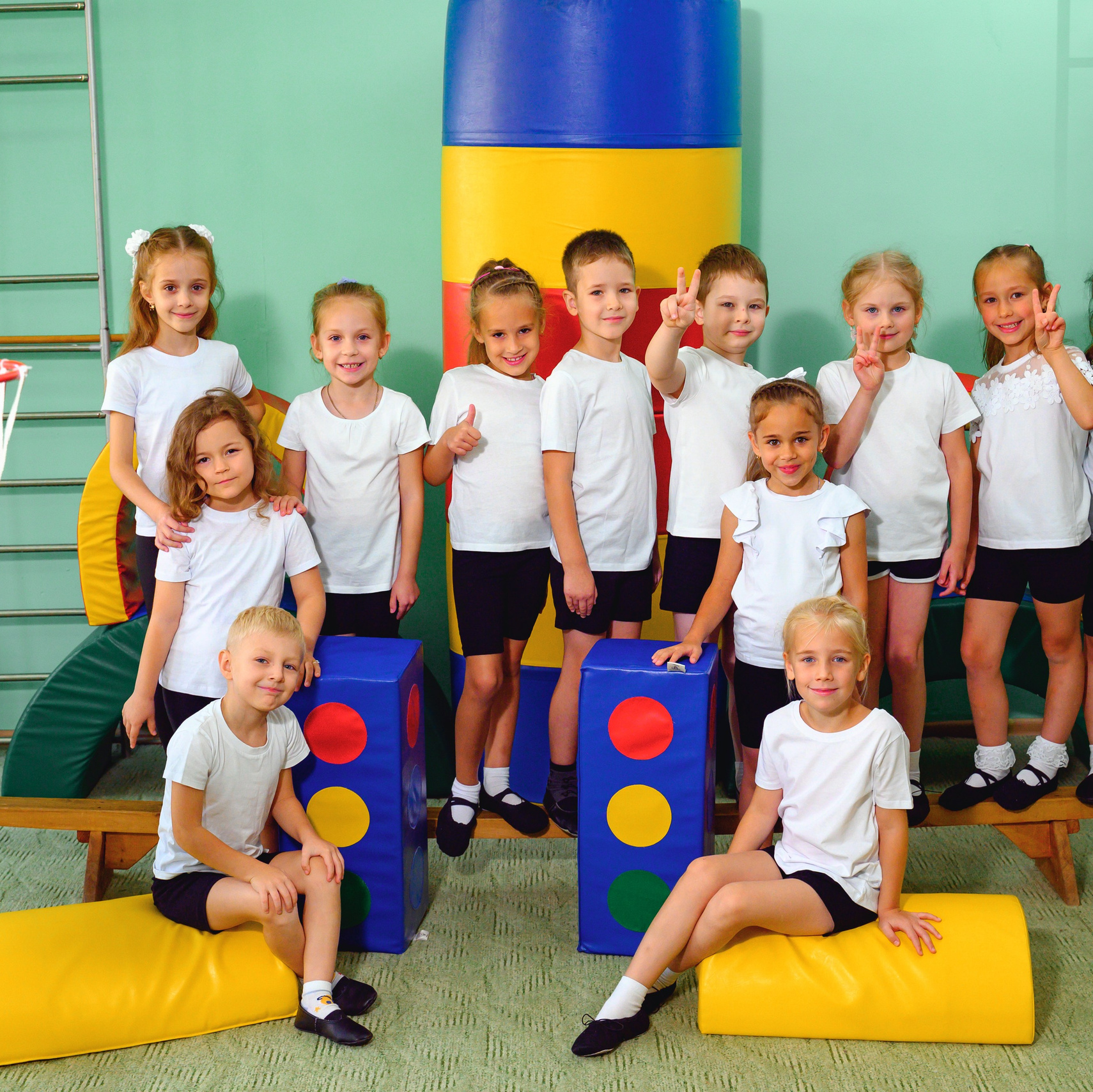 Выпускные альбомы. Выпускные альбомы в Туле и Тульской области для школ и детских садов