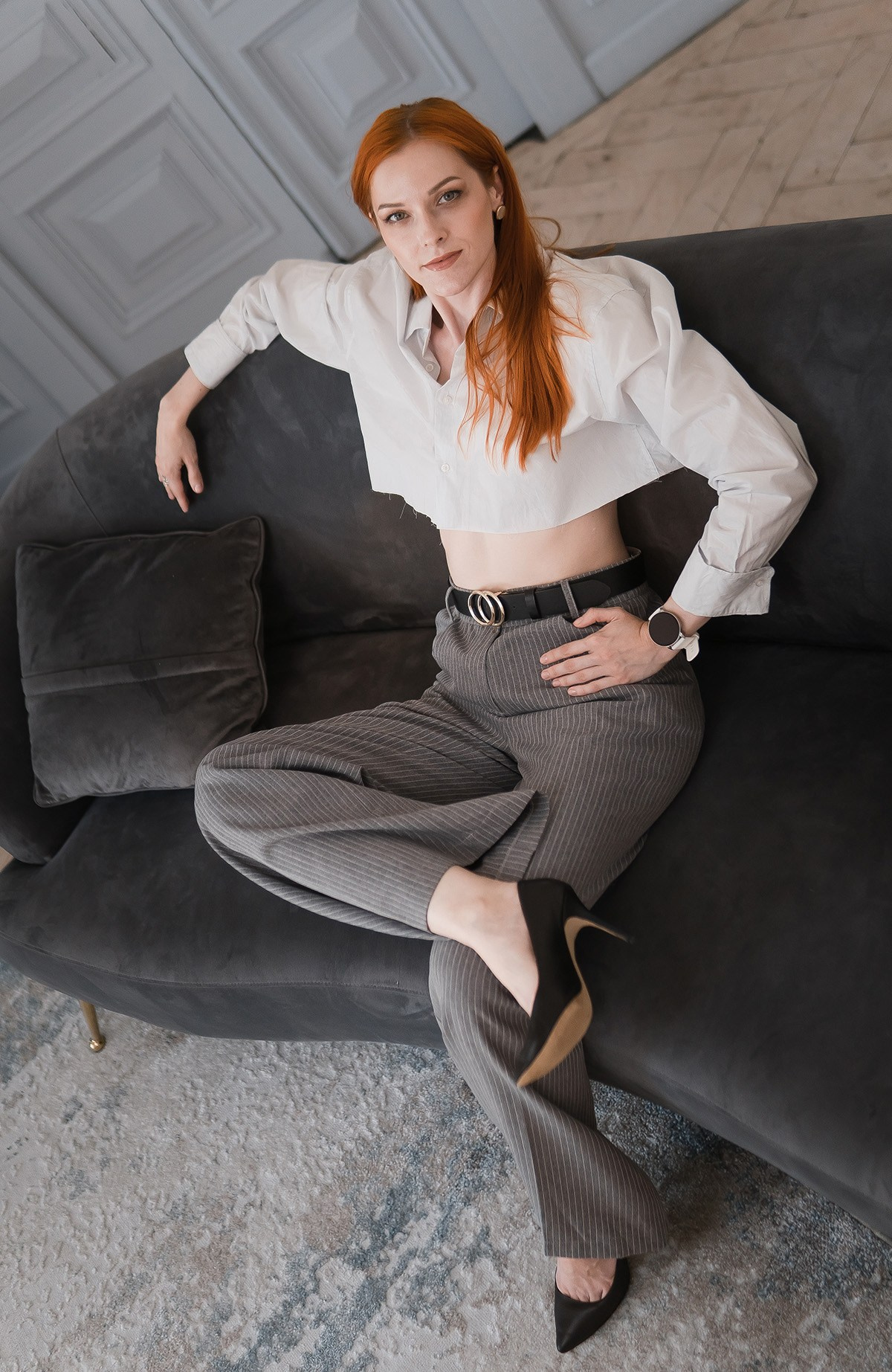 Фотография в деловом костюме