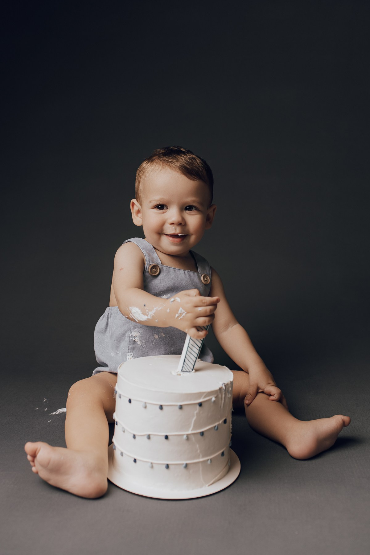 Годик, фотосессия на годик в Сочи, профессиональный детский фотограф. Полный образ, минимализм. Детский студийный фотограф Сочи