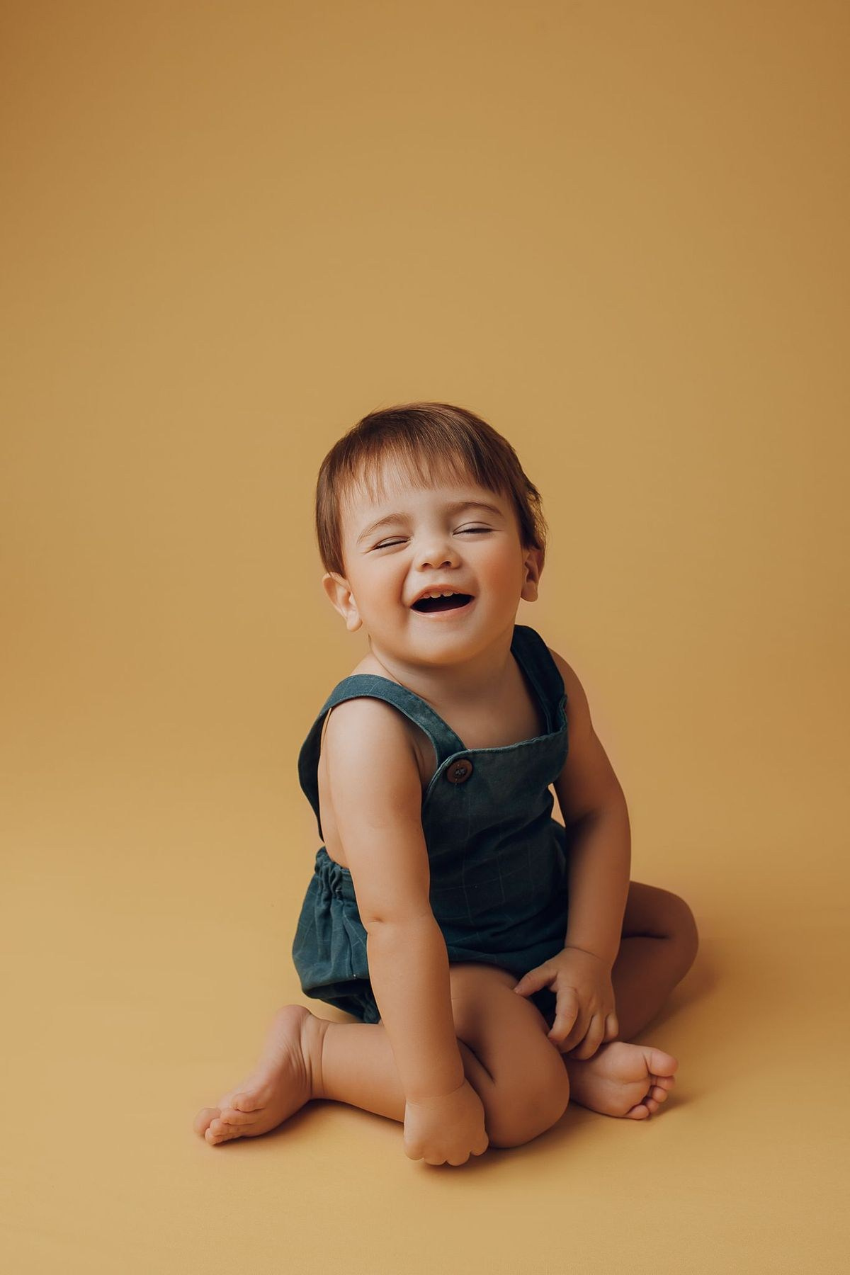 Годик, фотосессия на годик в Сочи, профессиональный детский фотограф. Полный образ, минимализм. Детский студийный фотограф Сочи