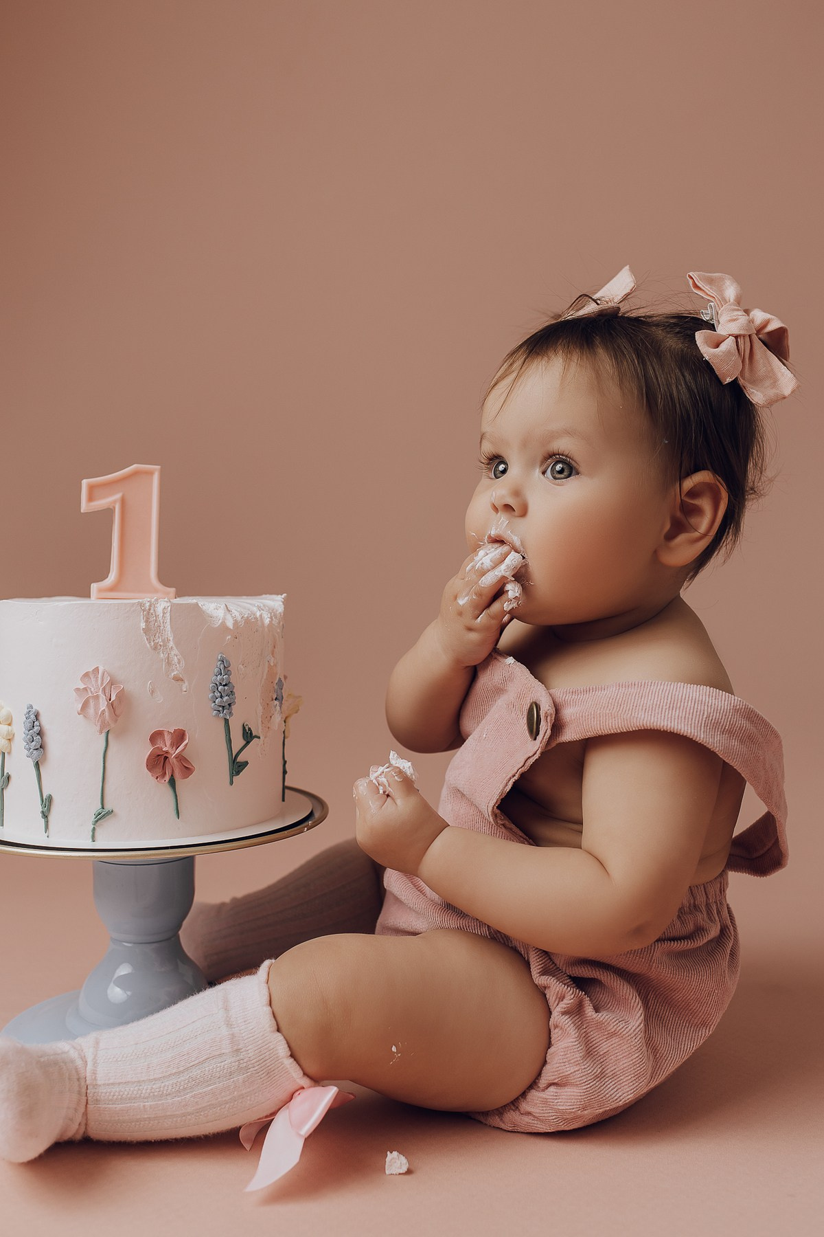 Годик, фотосессия на годик в Сочи, профессиональный детский фотограф. Полный образ, минимализм. Детский студийный фотограф Сочи