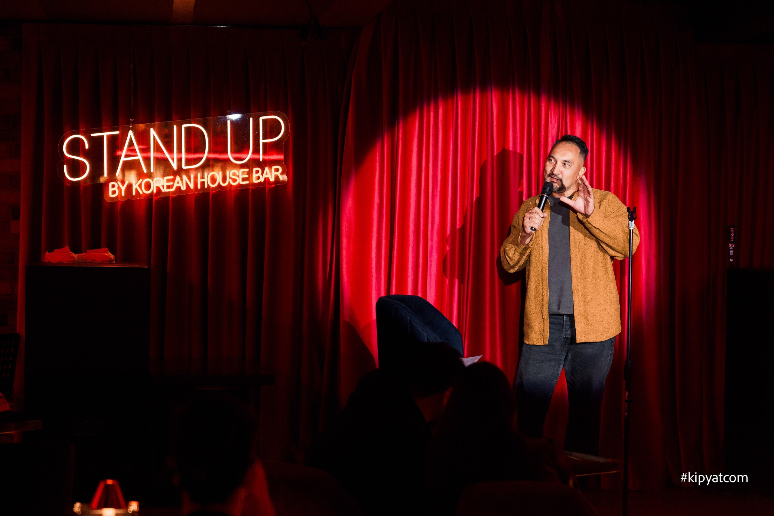 Standup — открытый микрофон SunProject. Астана Кипятком