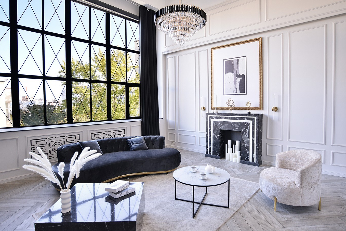 Зал Поль Стильный зал с неповторимым француским шармом. Если Вы мечтали о съёмке в вечерних нарядах, то обязательно посмотрите этот зал Расположен около м. Добрынинская Название студии CROSS IDEAL studios