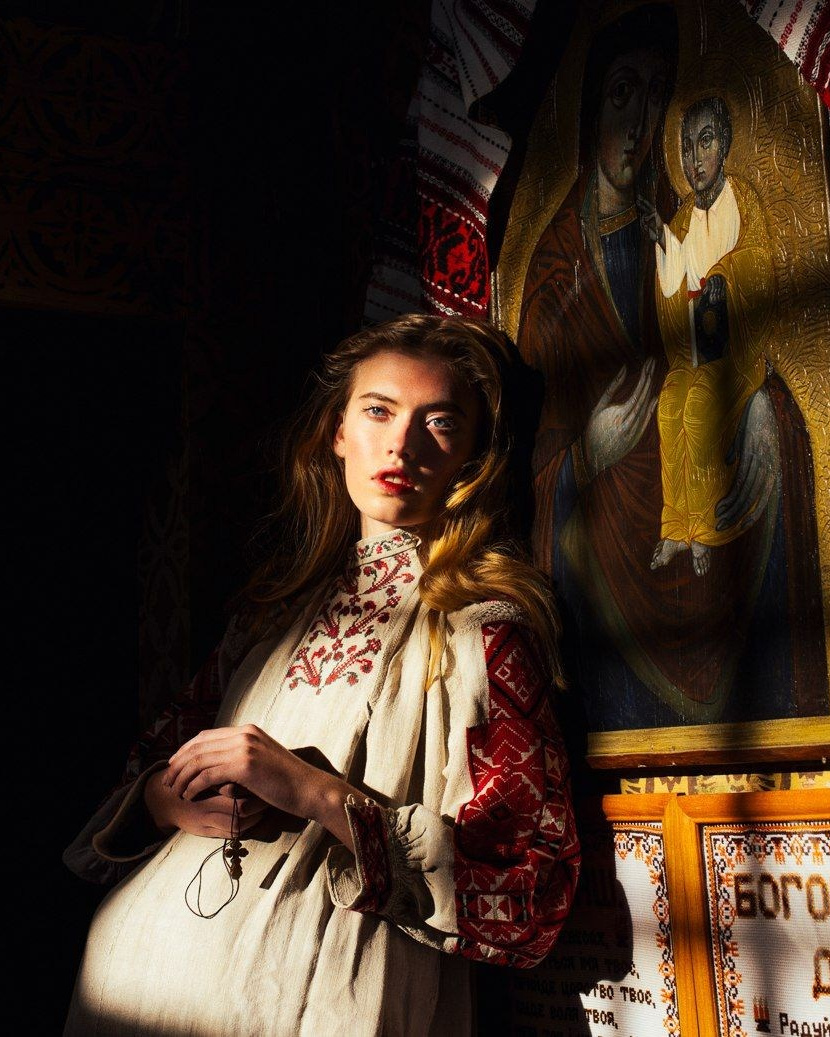 «Маланка» с участием Джулии Пелипас, Кристины Лисовенко и Виты Филоненко на фото Elizaveta Porodina, Vogue Ukraine, Январь, 2017 год