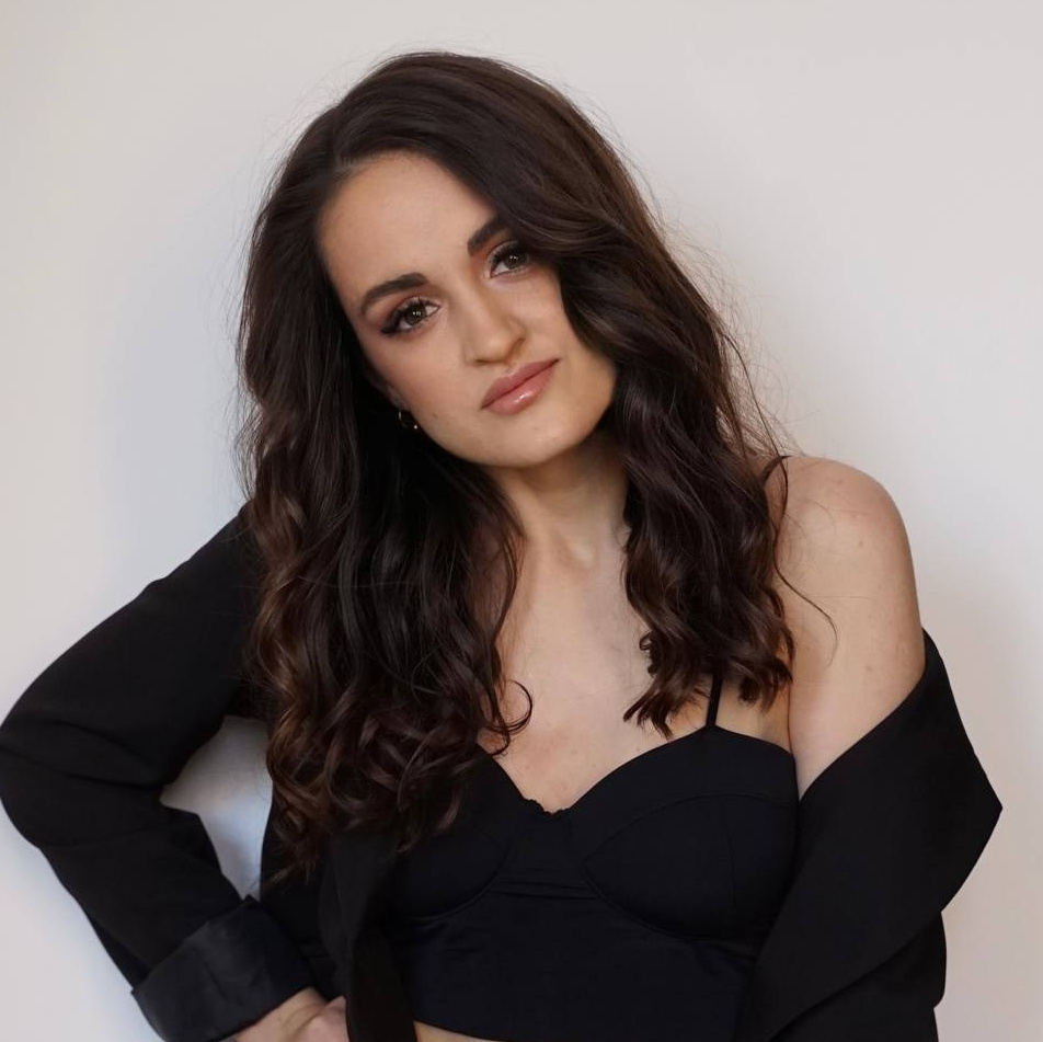 Энжи Дьячкова  - SMM-специалист фитнес индустрии, мобильный видеограф Тюмени, специалист по работе с Нейросетями (искусственным интеллектом) 