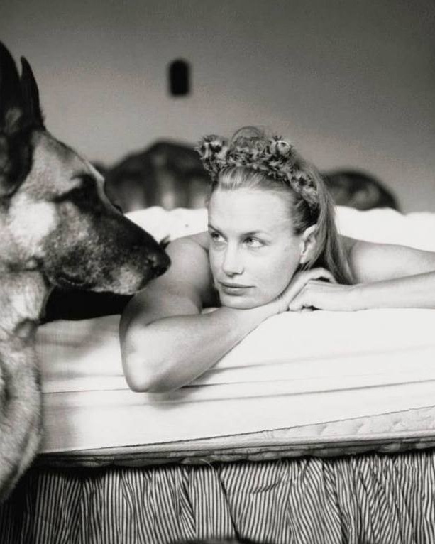 Серия фотографий «Женщины до 10 утра» от Вероники Виаль, 2005 год  