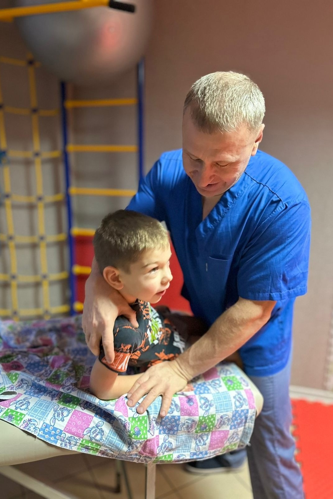 Специалист по адаптивной физкультуре Алексей Васильевич Ермаков