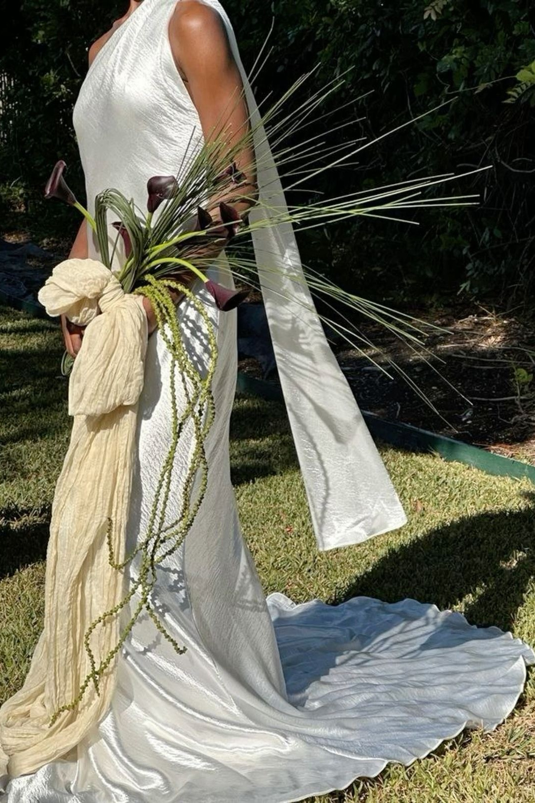 Акцент на букет. Свадебный фотограф Марина Попова