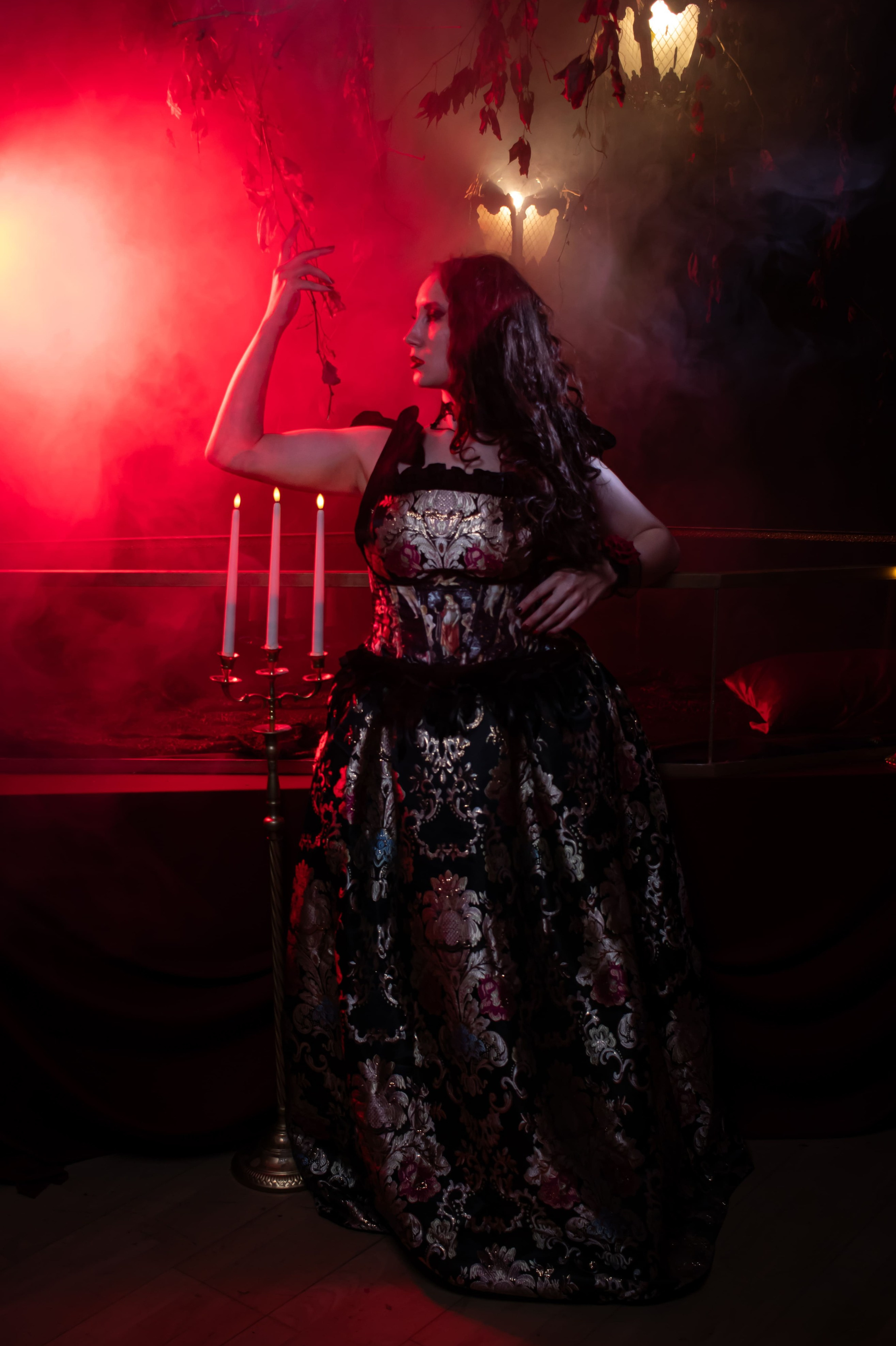 Образ ведьмы в дымке и свечах — атмосферная готическая фотосессия, фотограф Карасёва Елена