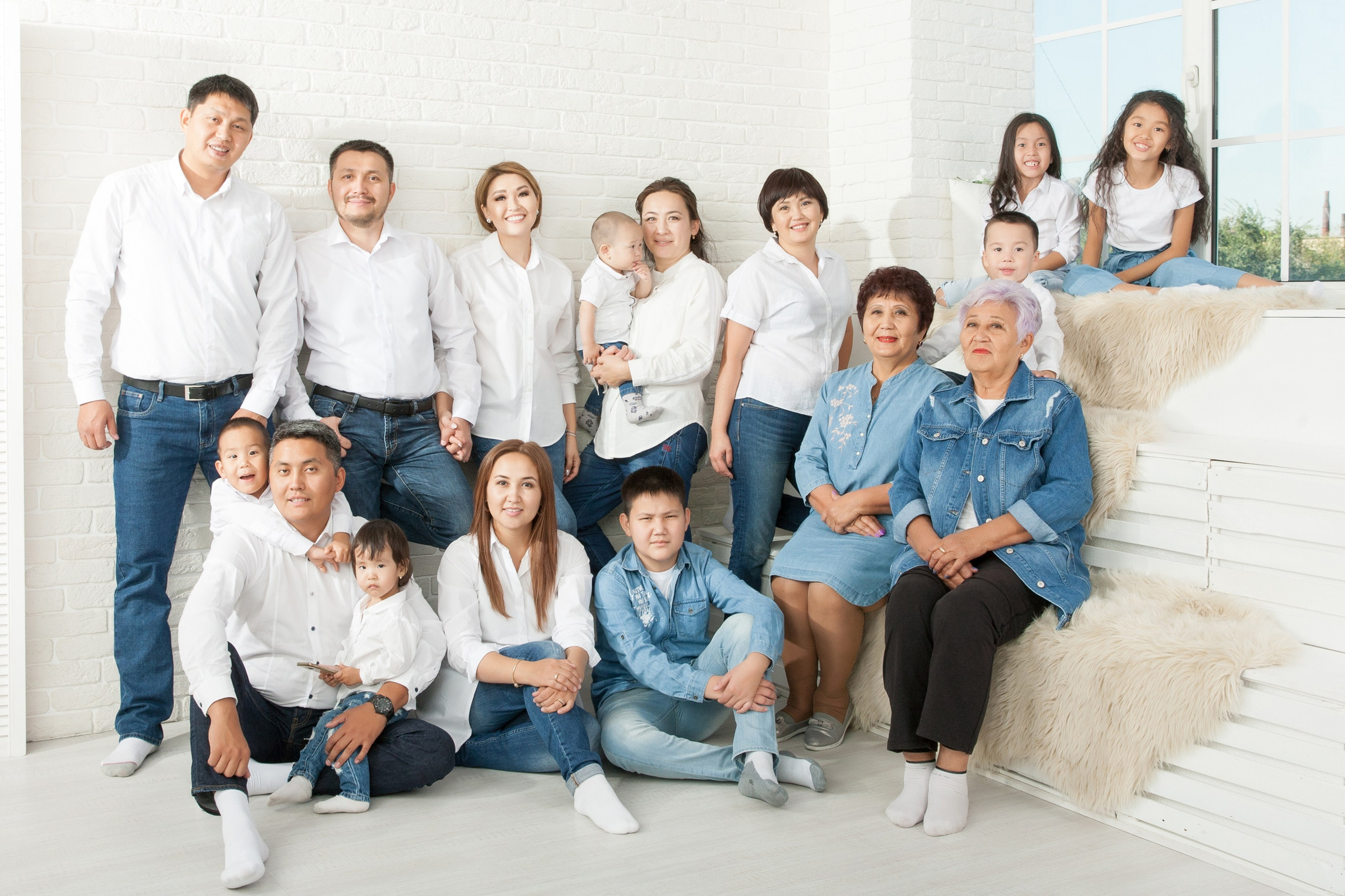 Семейная фотосессия Алматы. Фотостудия Алматы. Семейная и детская фотостудия Family studio.Фотограф Алматы