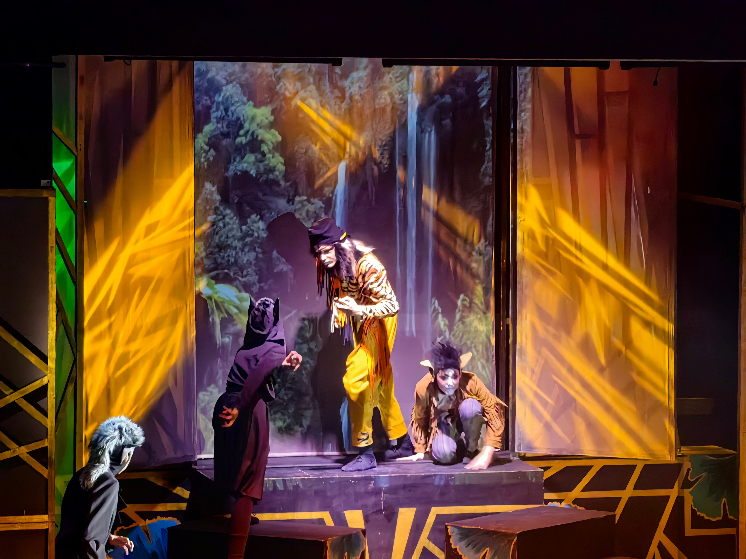 Мы в театре!. АНО «Центра социальных проектов «Путь в большой мир»