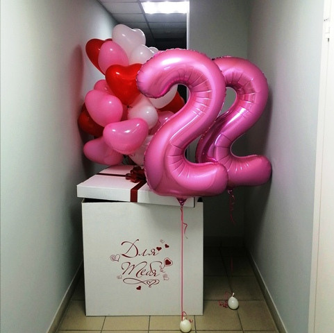 Коробка с шарами. Студия праздничного декора