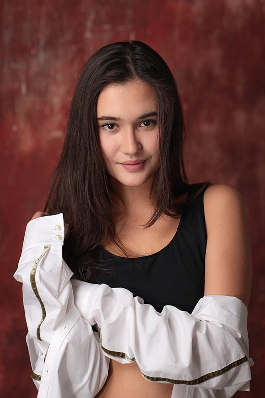 Студийная портретная фотосъемка, работа с моделью, эмоции и индивидуальность