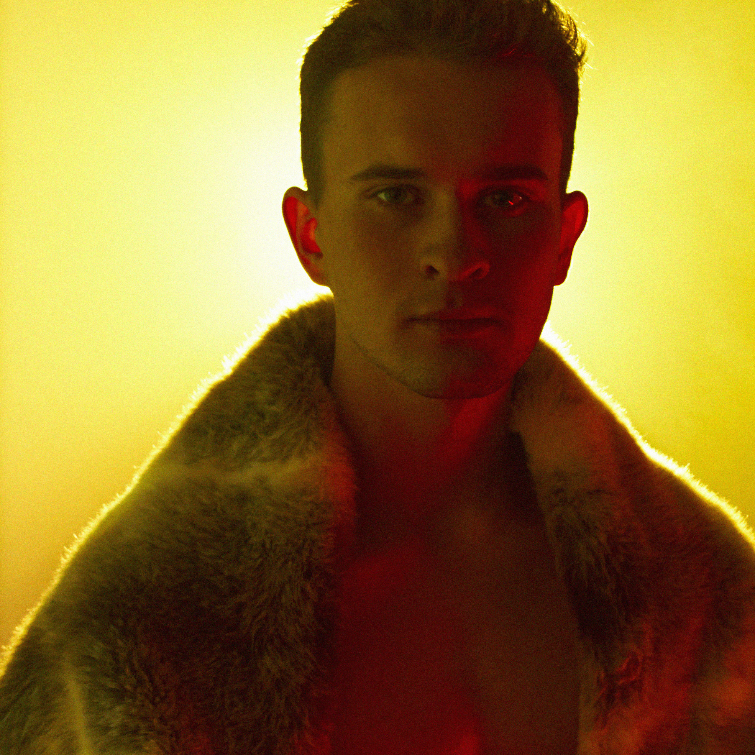 Контакты. Фешн фотограф в Москве Пабло Пират