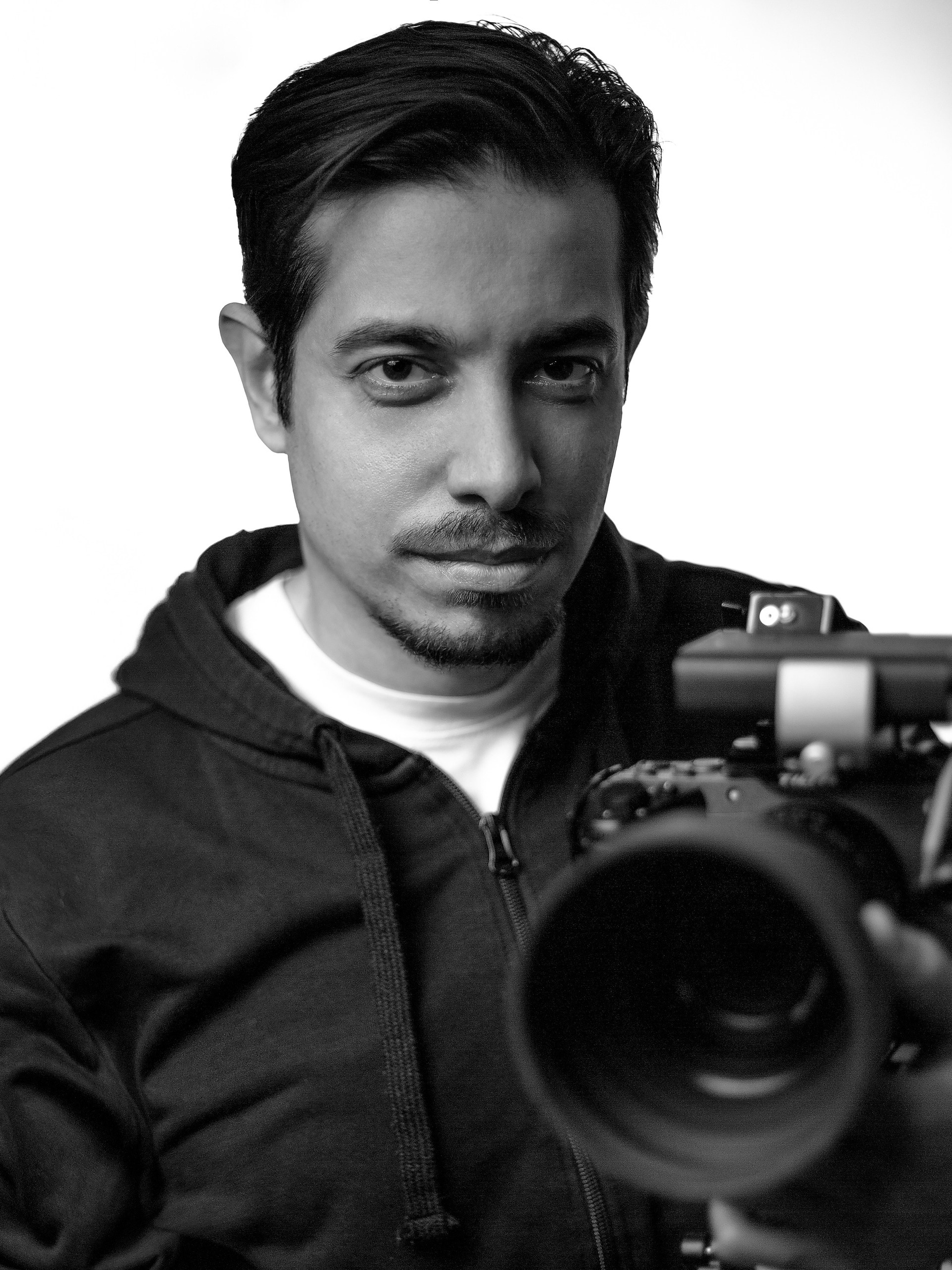 Контакты. Оператор Александр Мадаминов