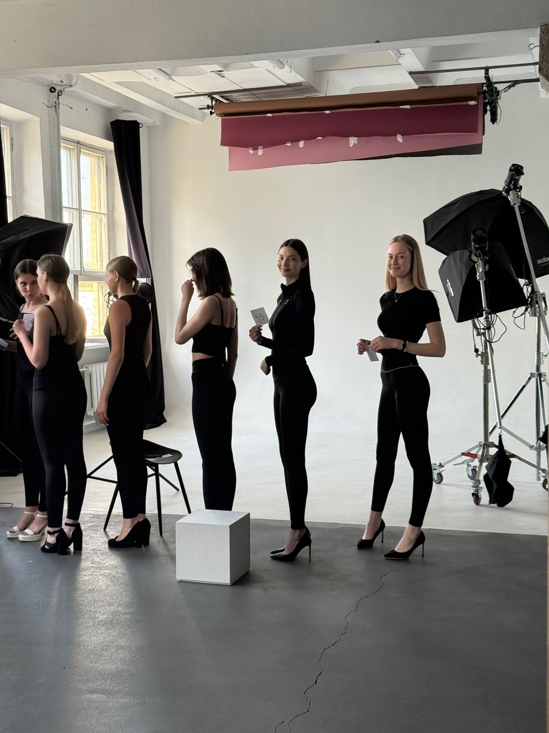 Модели приняли участие в крупном кастинге для показа. Модельное агентство Queen's models| Екатеринбург Челябинск Первоуральск