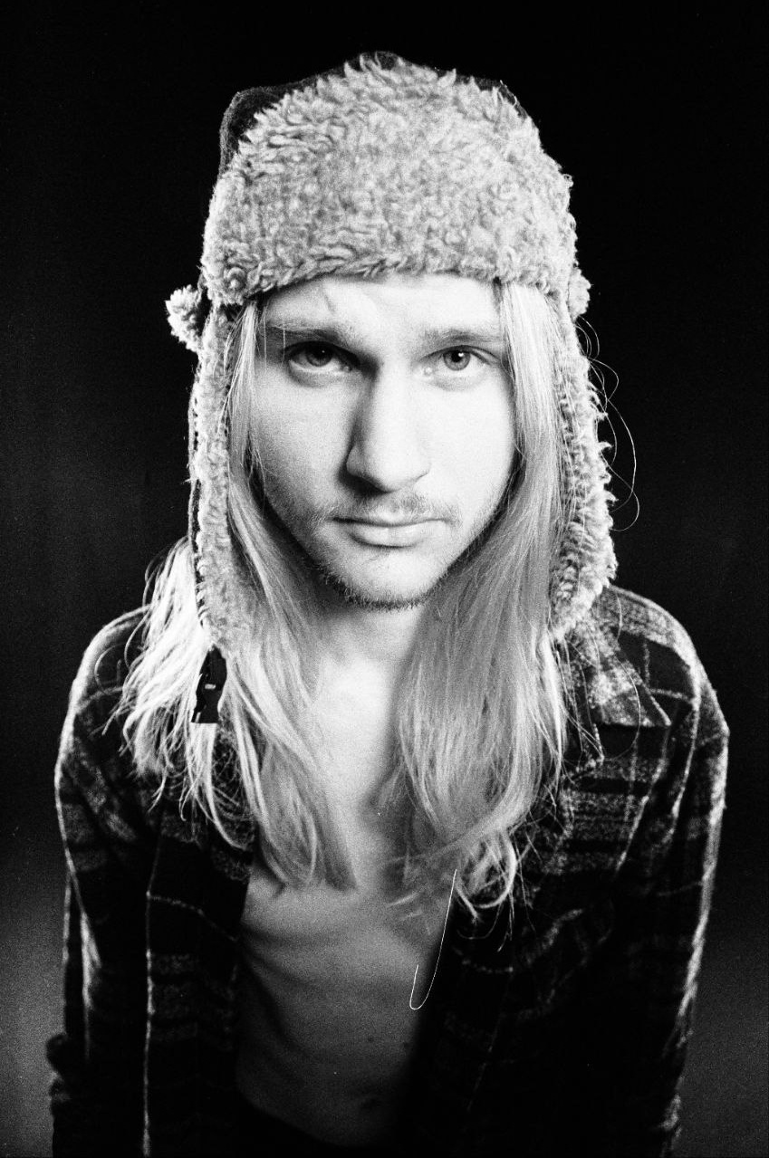 Фотография парня в шапке