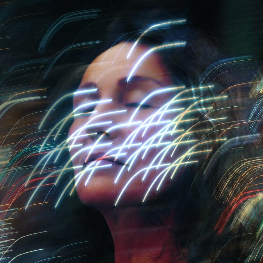 КОНТАКТЫ. Международный визуальный артист Elen Reflecta