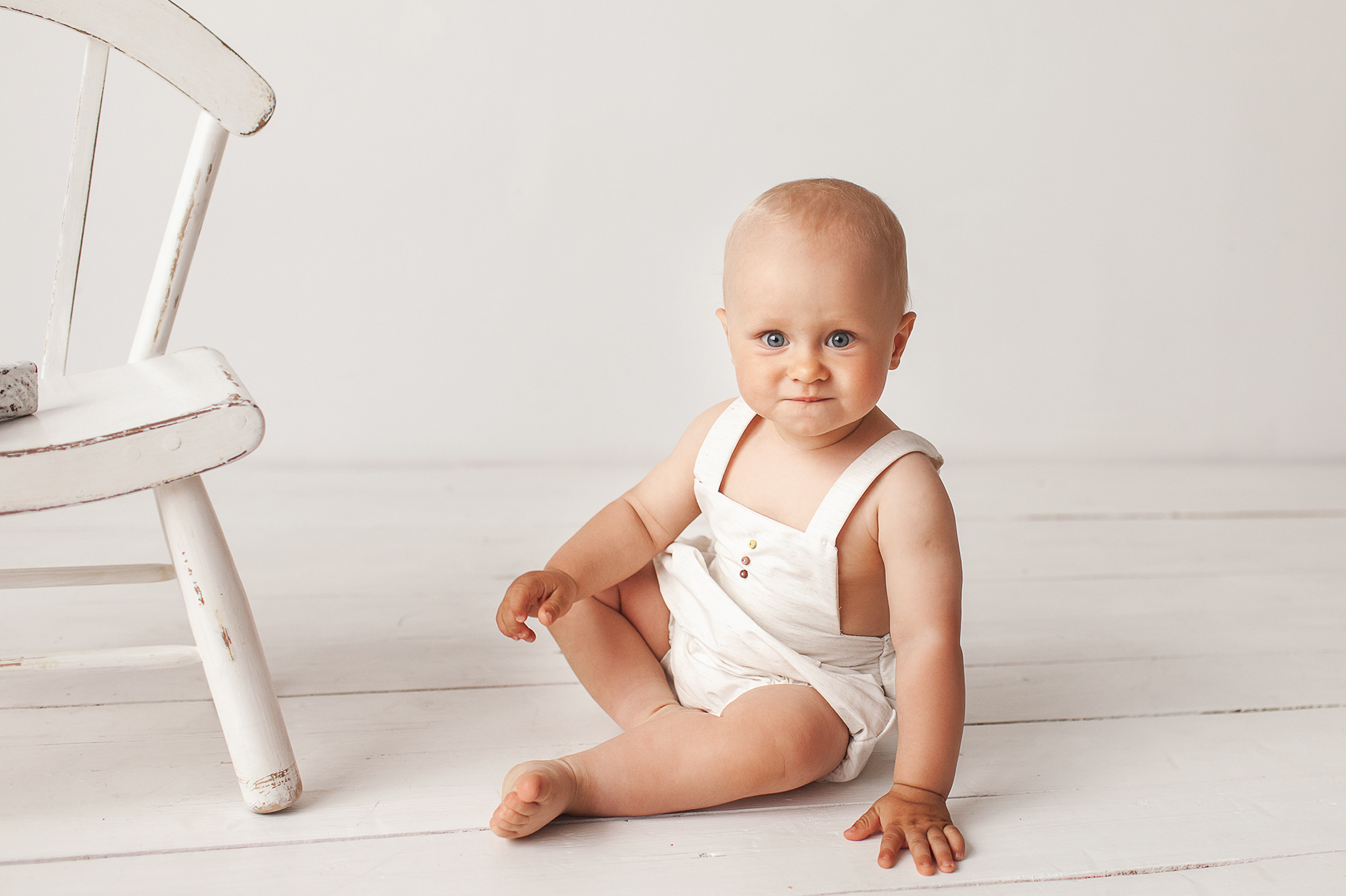 Первый день рождения малыша с тортиком и флажками. Детский фотограф в Самаре