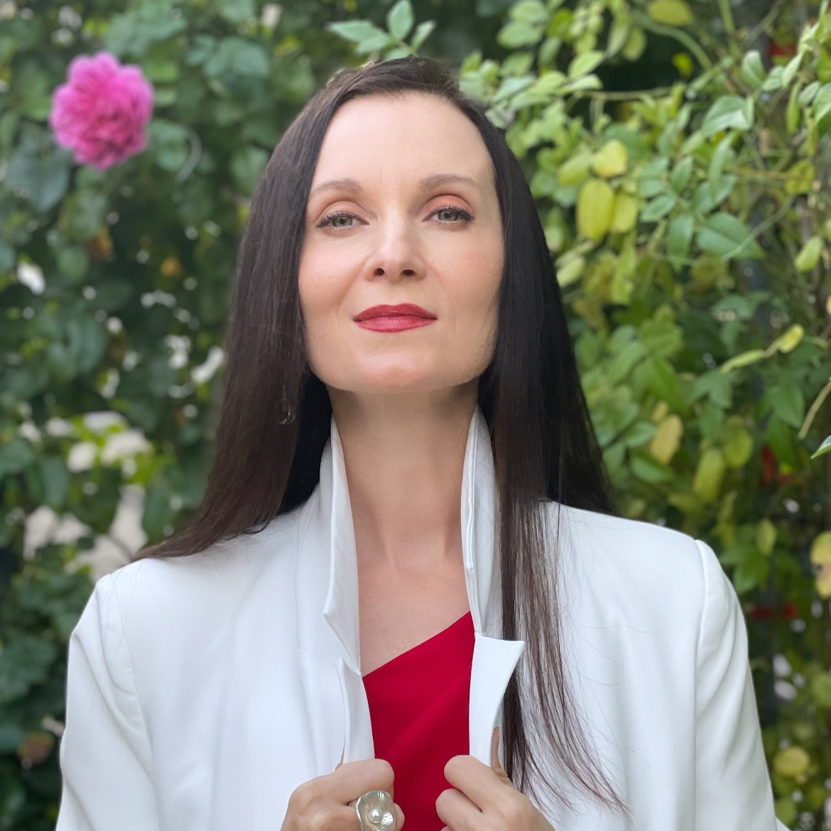 Контакты. Любовь Потапова