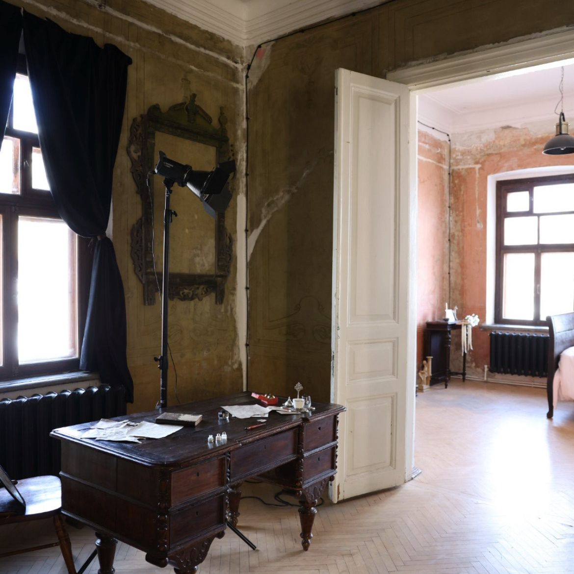 Контакты. Интерьерная фотостудия Театр в центре города Краснодар