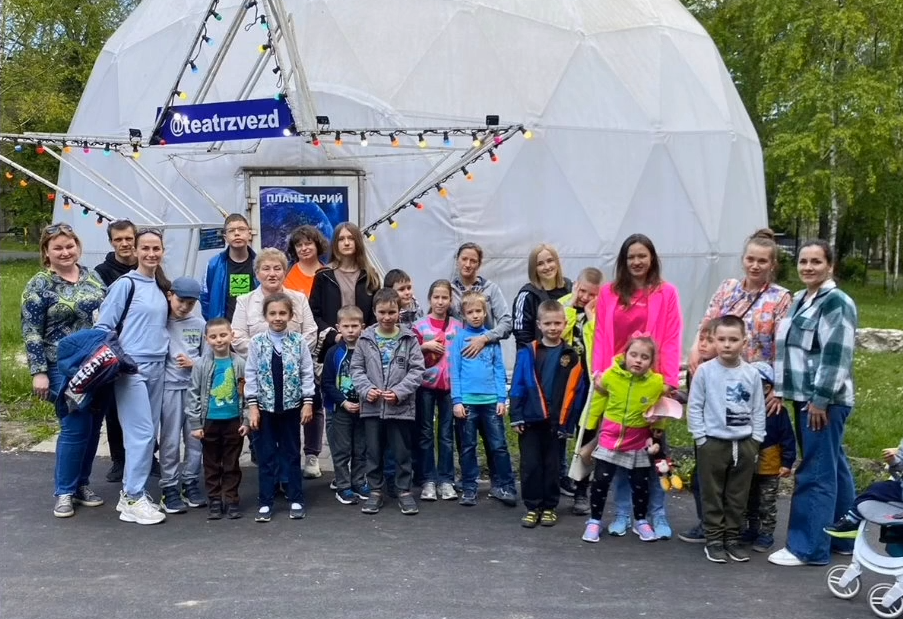 Звёздные Приключения: Семейный Выходной в Планетарии»