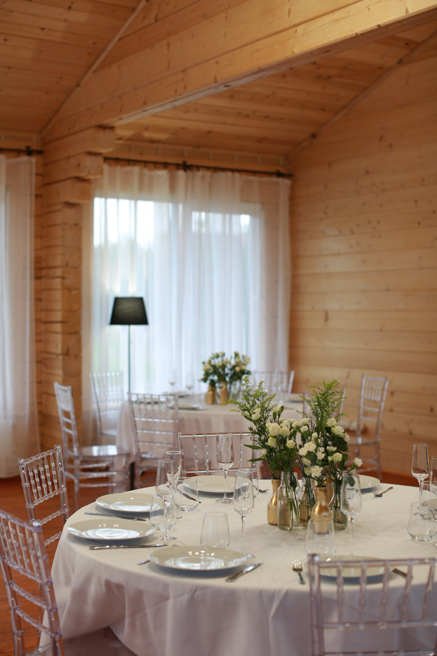 Веранда в Якушево для свадьбы, юбилея, корпоратива. Банкетный зал Веранда в Якушево у озера для свадеб, юбилеев, корпоративов. Официальный сайт