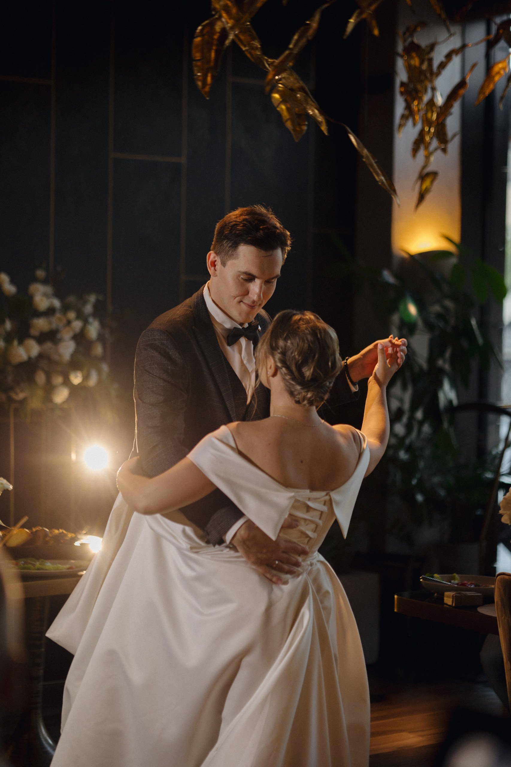 Организация свадьбы, корпоратива, юбилея на веранде в Якушево. Банкетный зал Веранда в Якушево у озера для свадеб, юбилеев, корпоративов. Официальный сайт