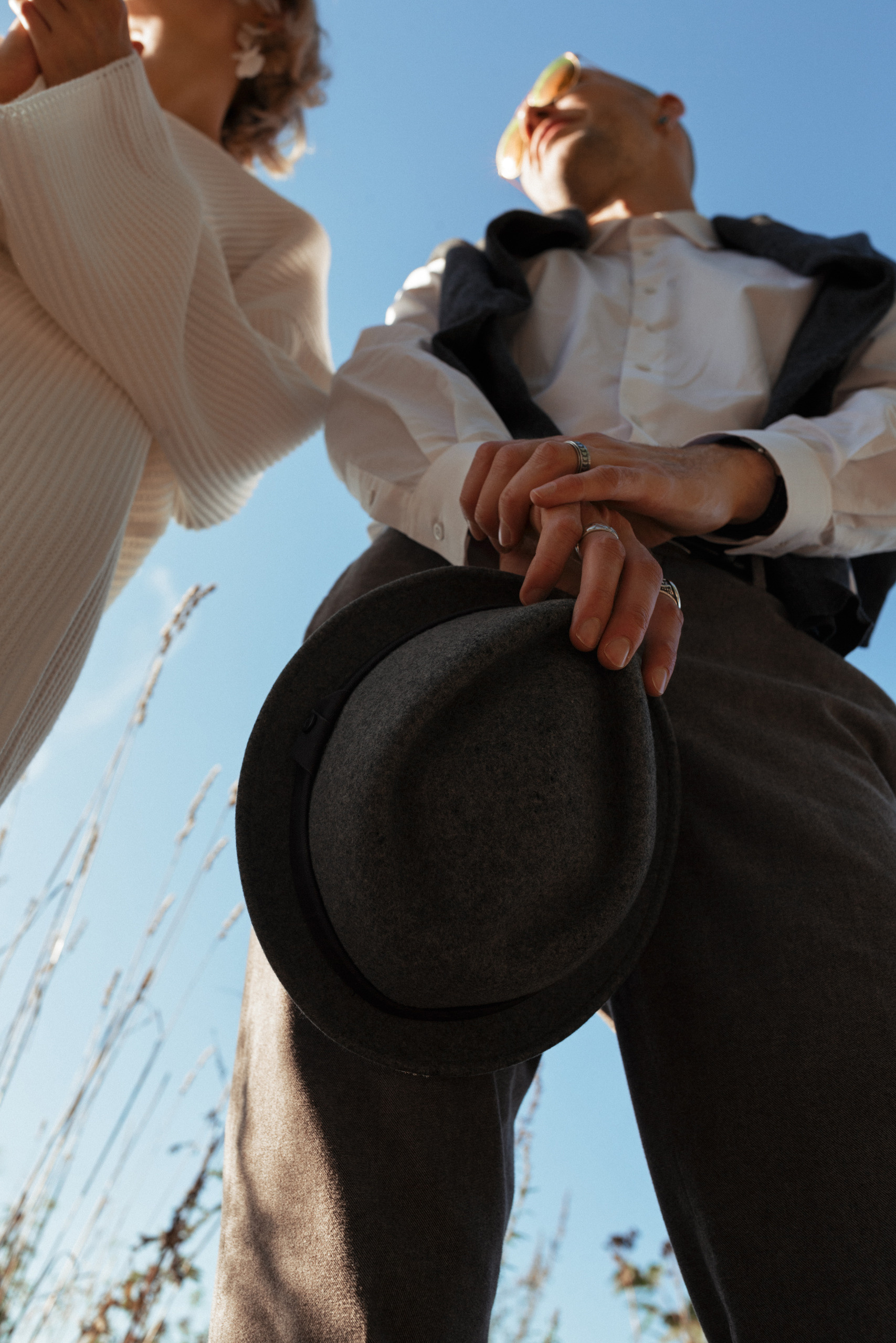 Чувственная фотосессия  в поле