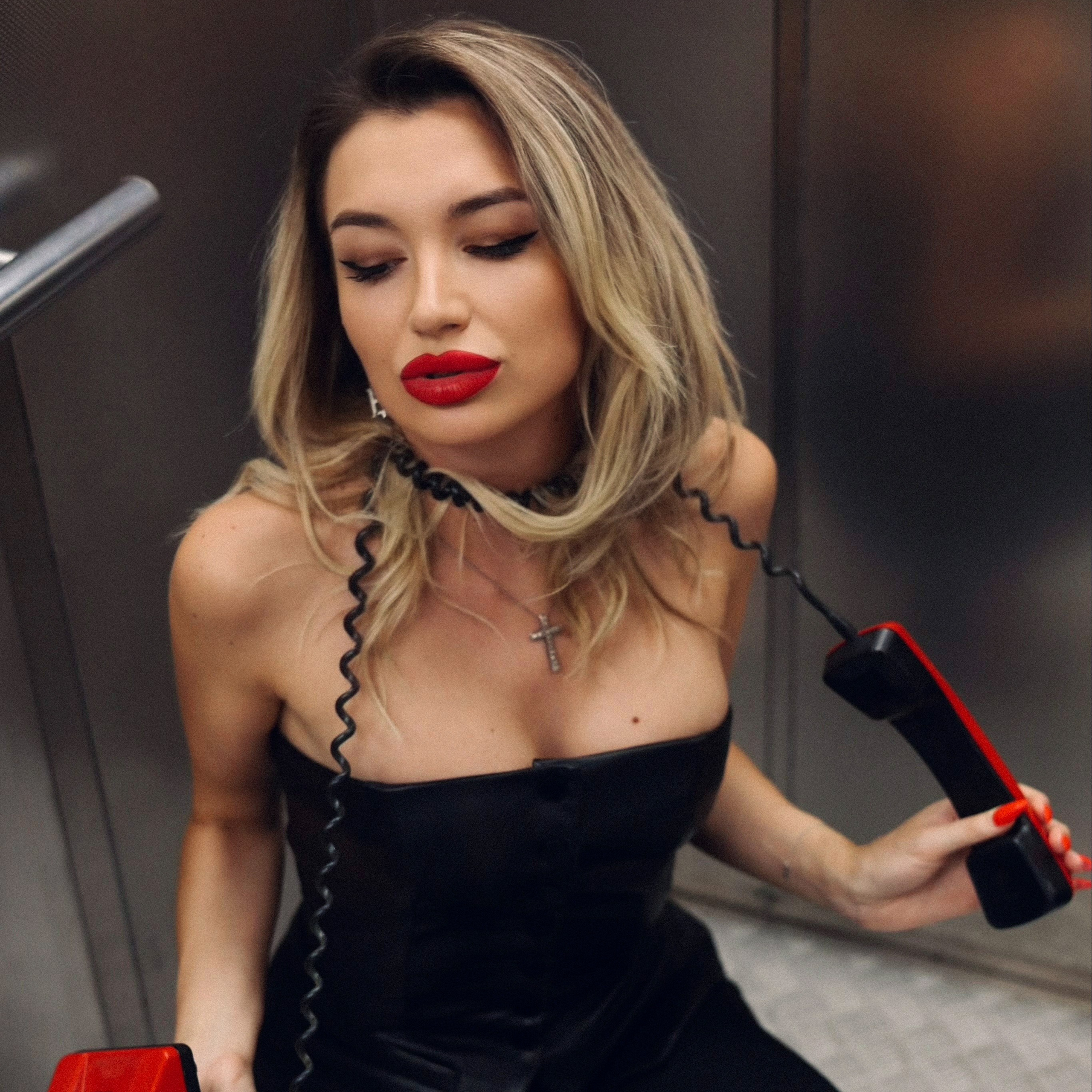 Услуги. Nelly