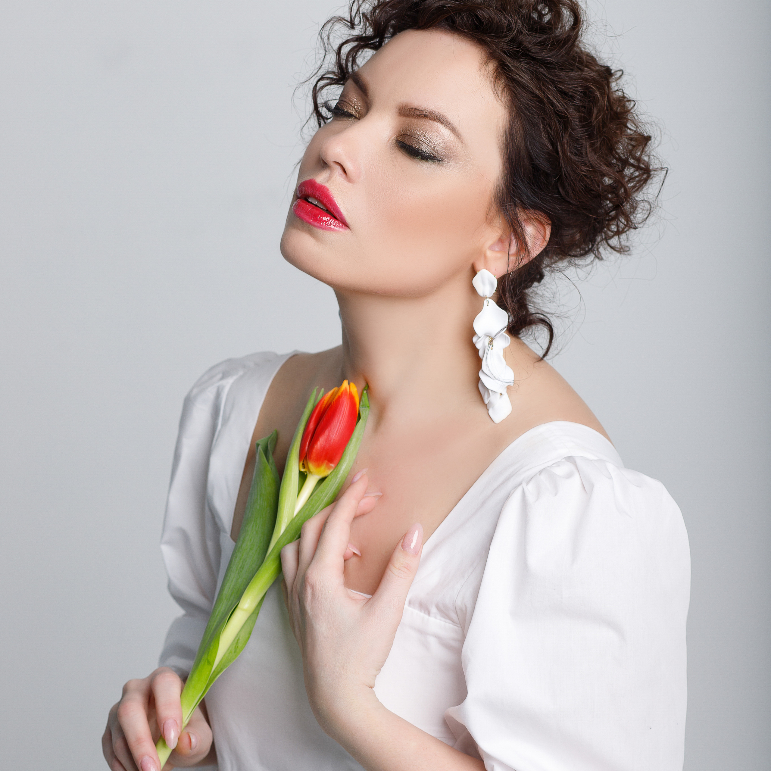 Женская фотосессия с тюльпанами. Фотограф в Подольске — Мария Бучнева