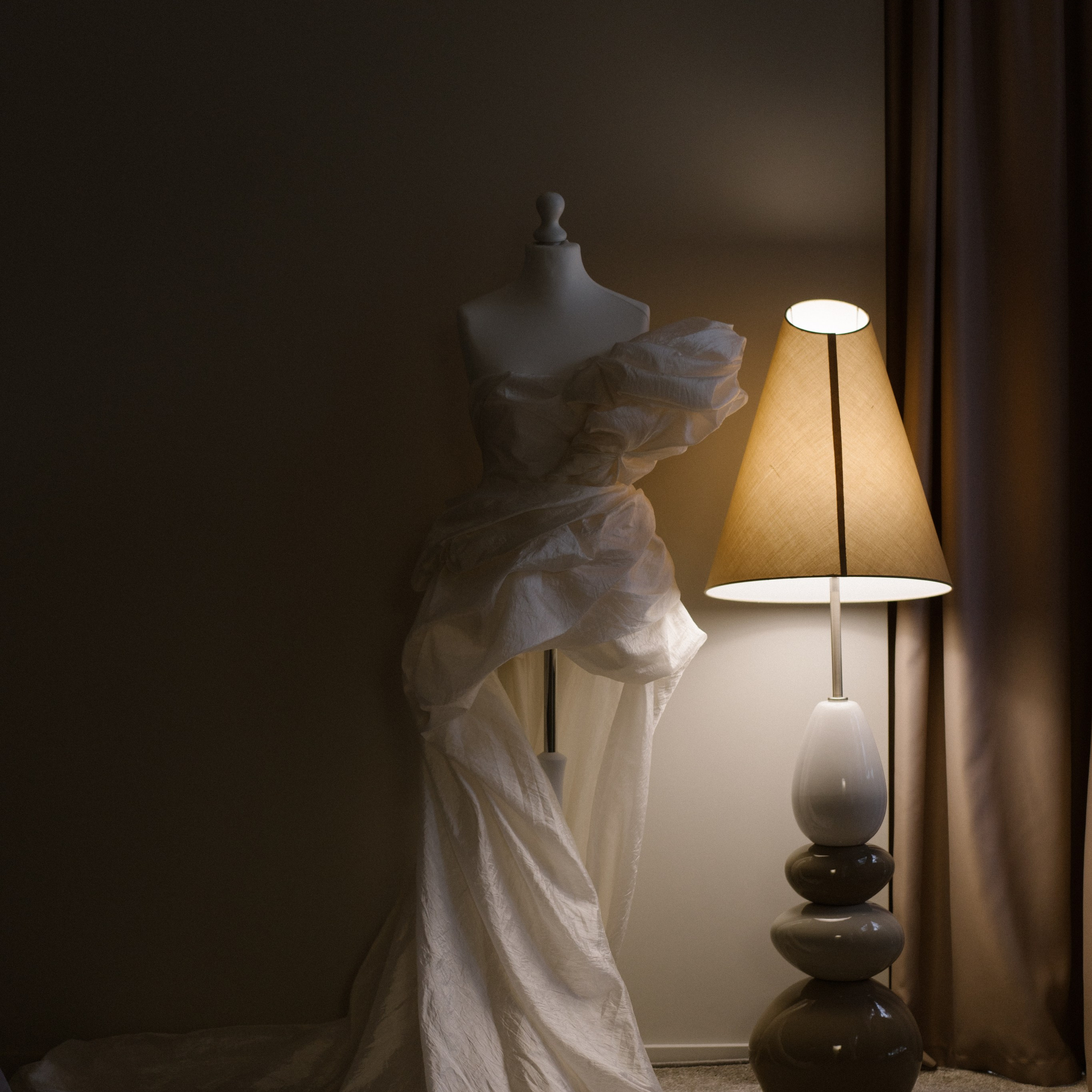 Контакты. Свадебные платья