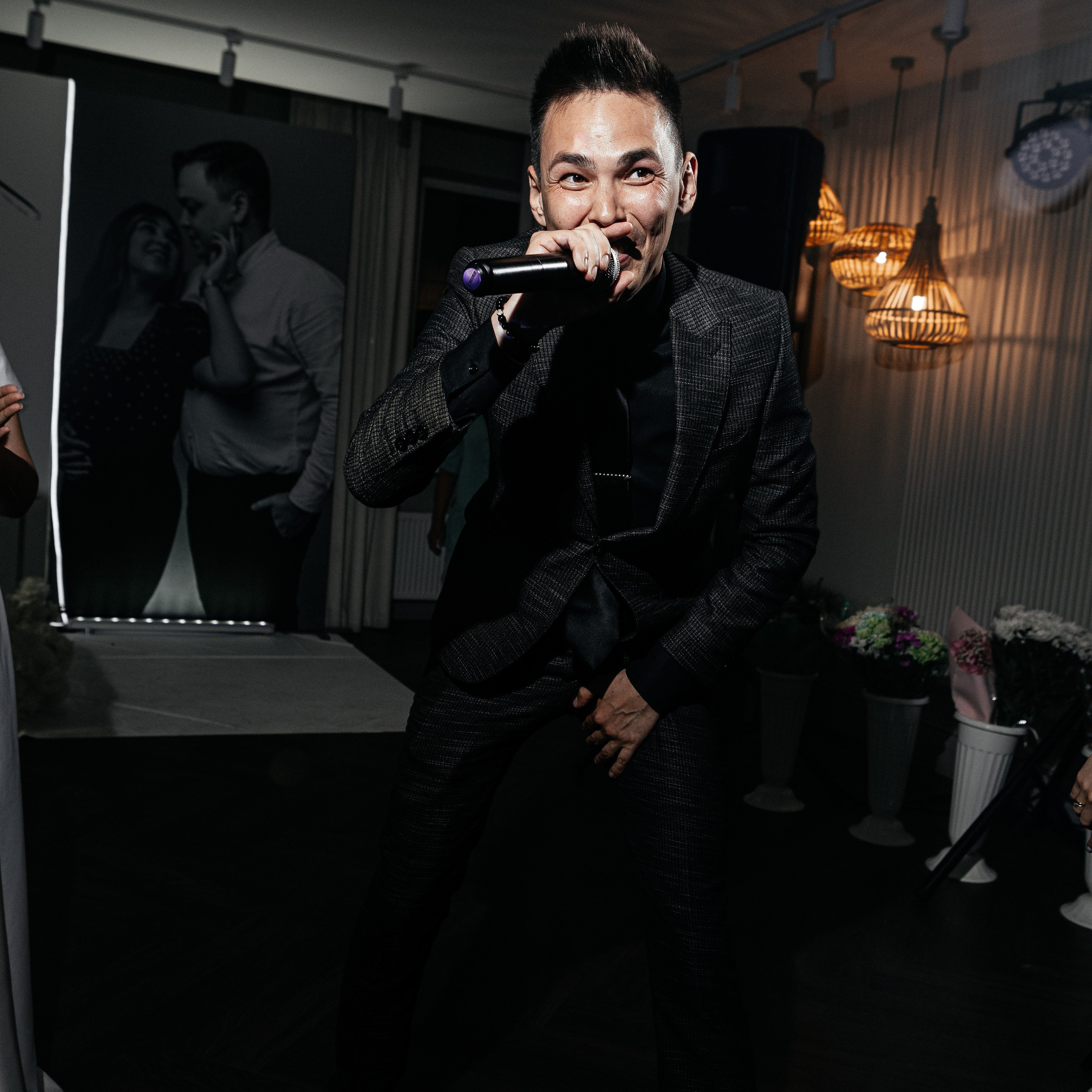 Контакты. Ведущий мероприятий Артем Банников