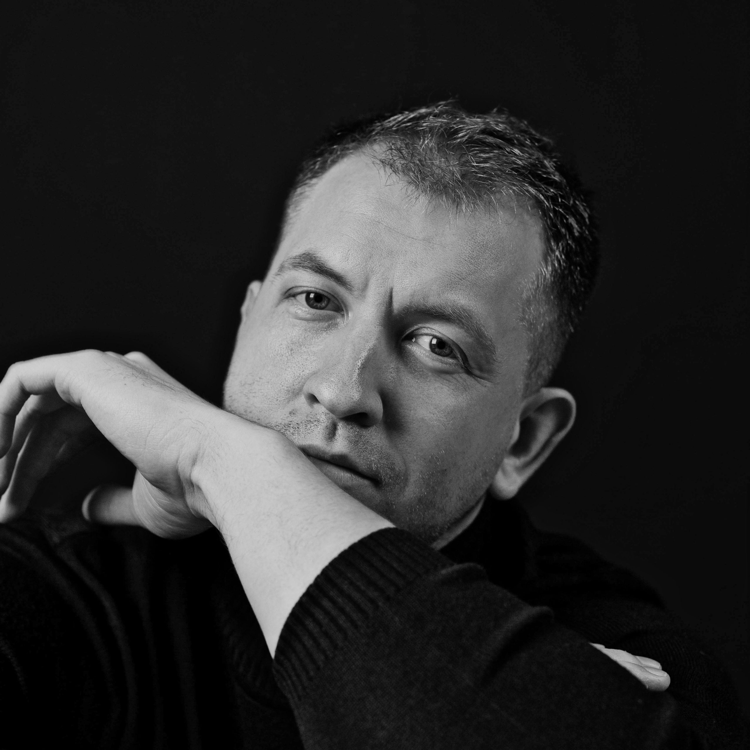 Контакты. Фотограф Никита Медведев